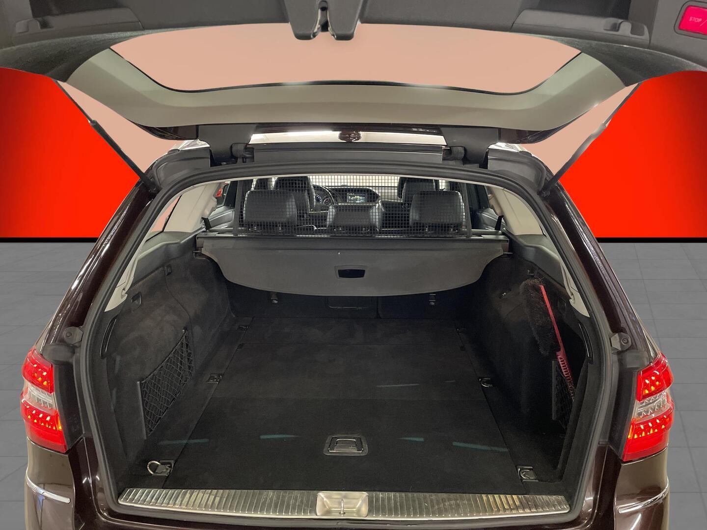 MERCEDES-BENZ E 2011