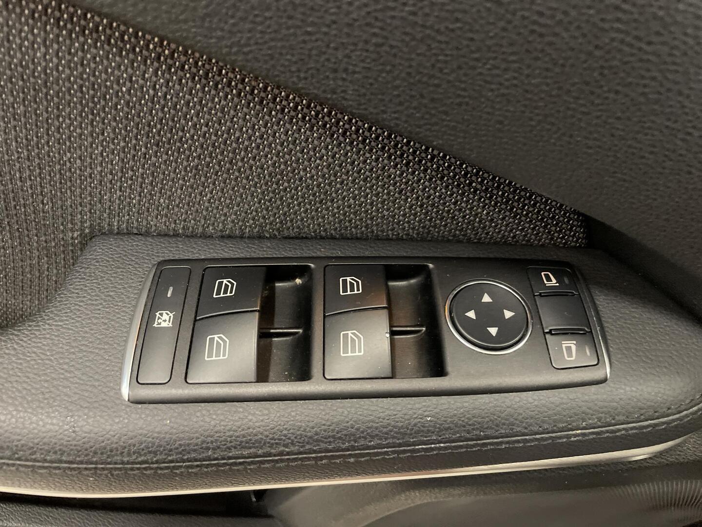MERCEDES-BENZ E 2011
