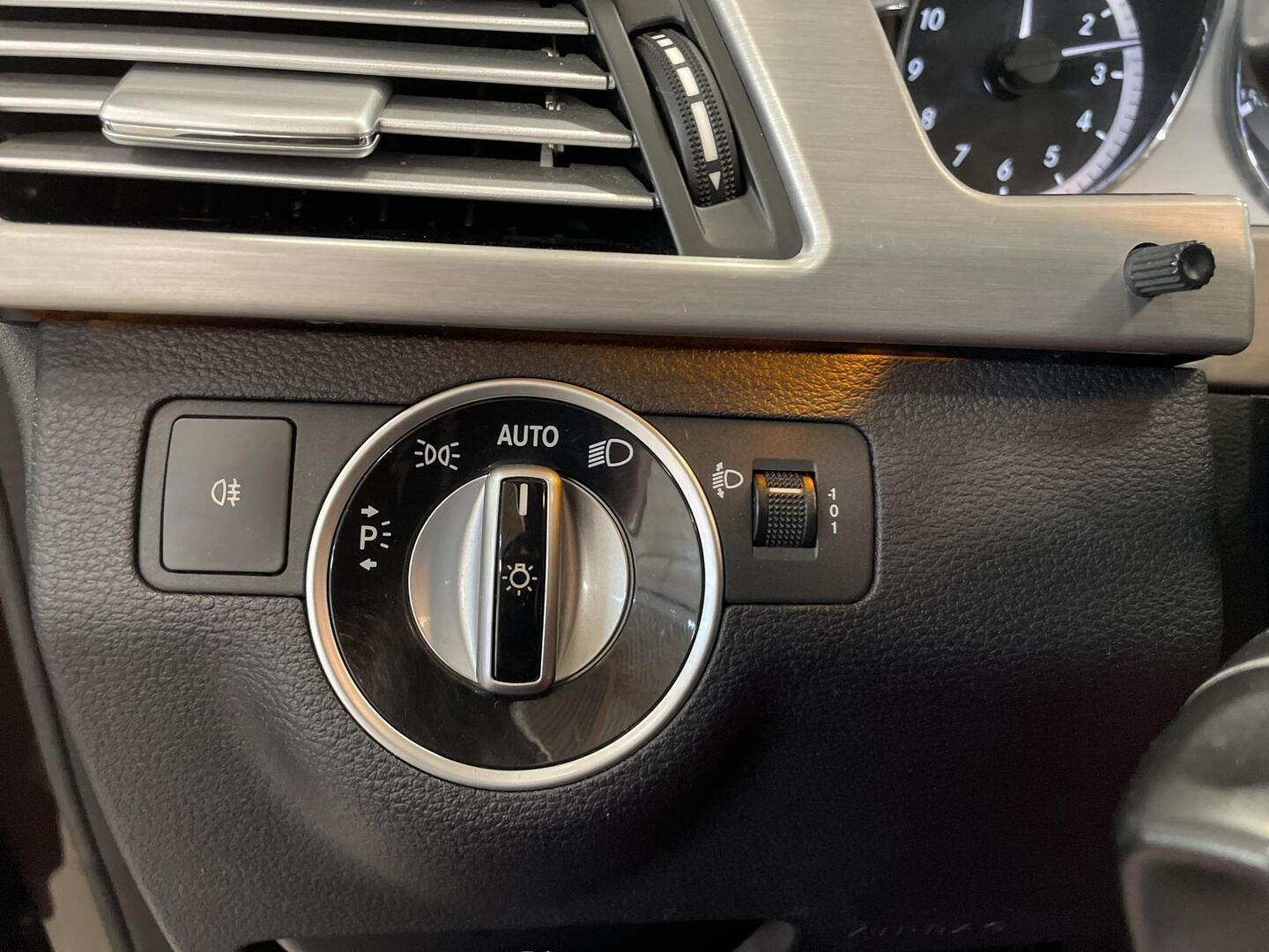 MERCEDES-BENZ E 2011