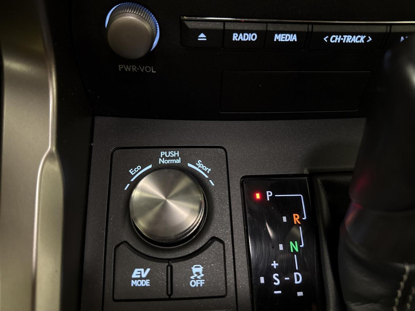 LEXUS NX 2018