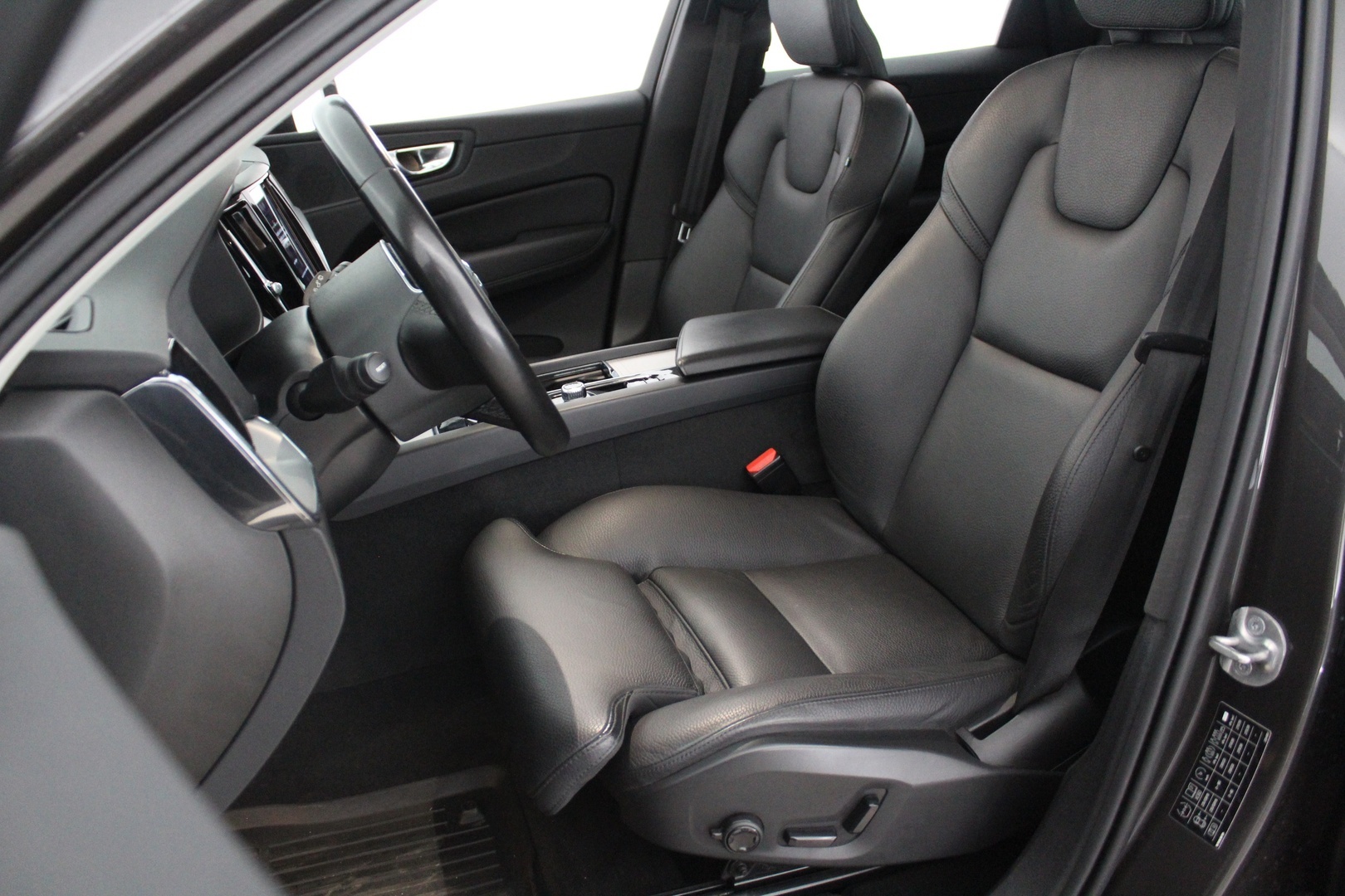 VOLVO XC60 2023