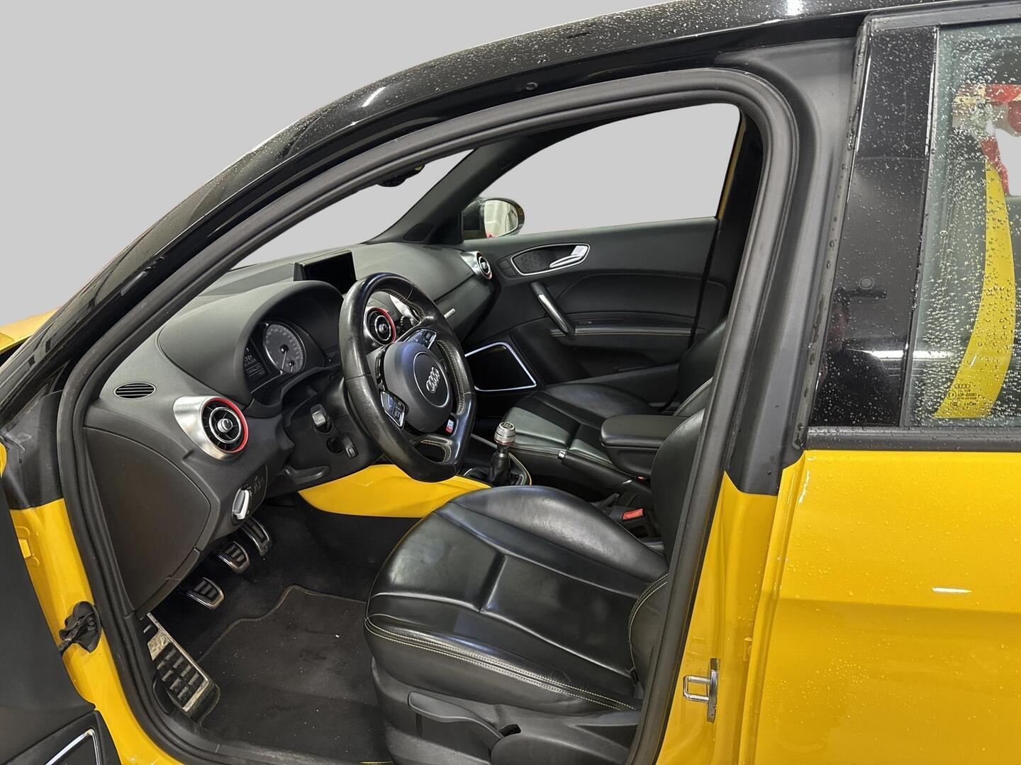 AUDI S1 2015
