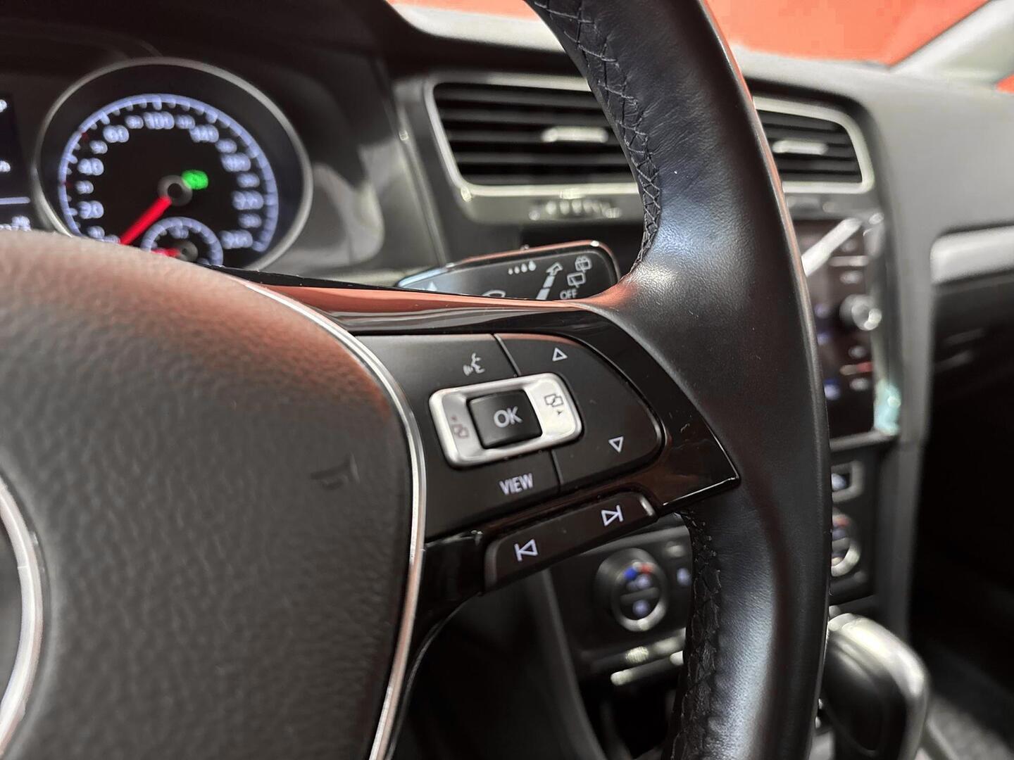 VOLKSWAGEN Golf 2019
