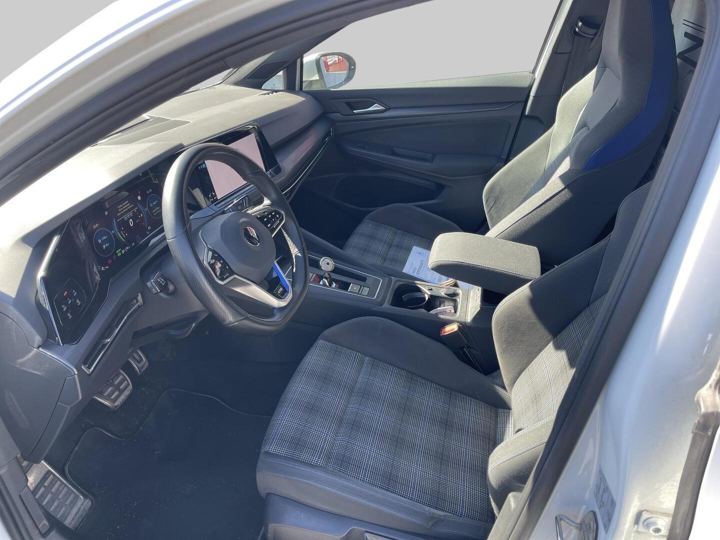 VOLKSWAGEN Golf 2021