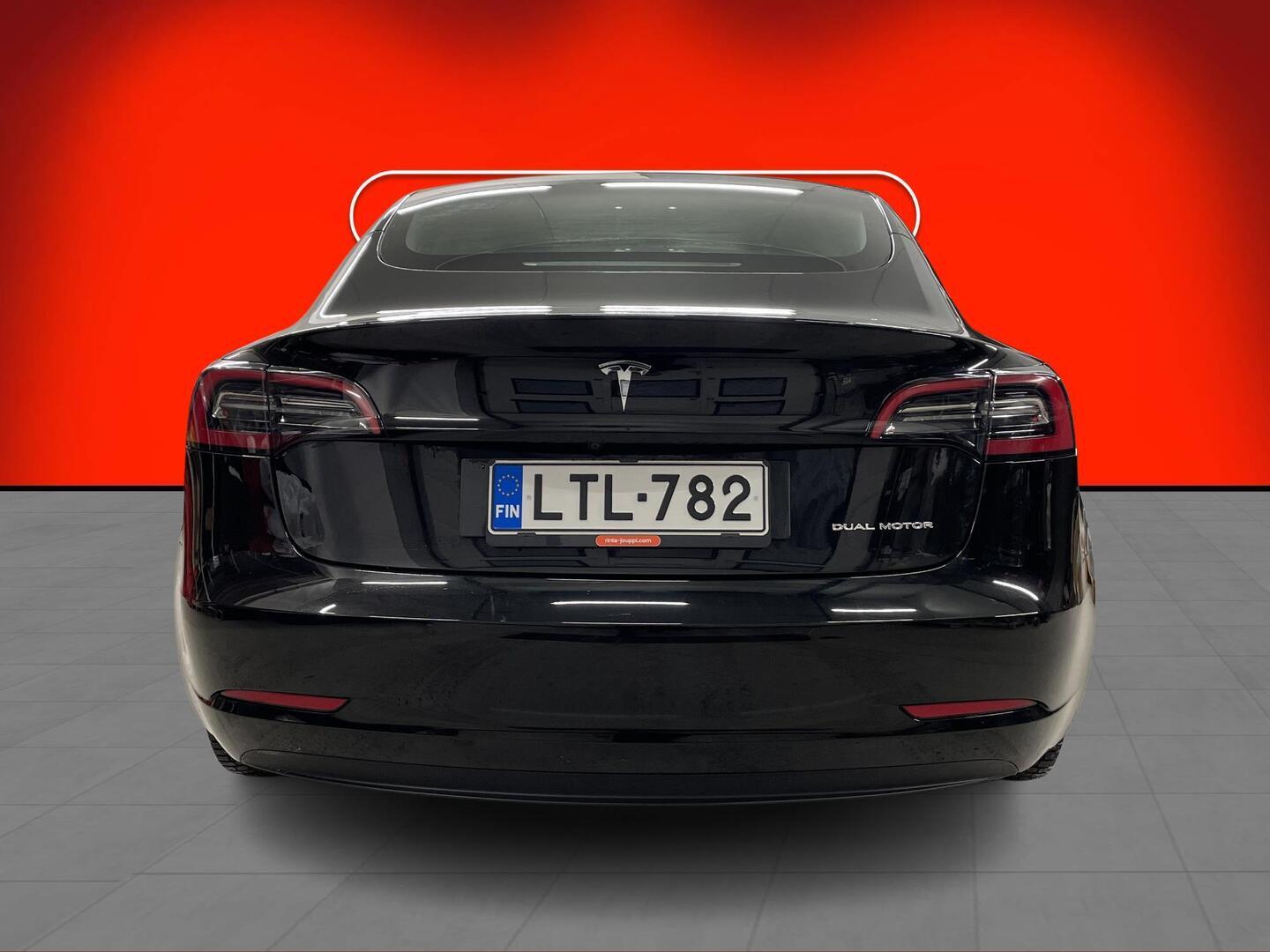 TESLA MODEL 3 2022
