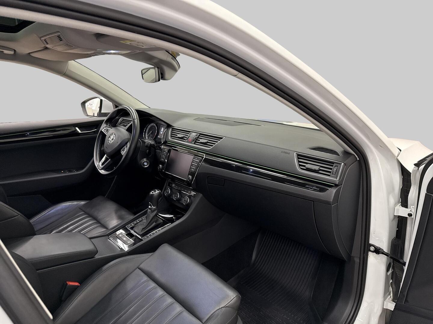 SKODA Superb 2016