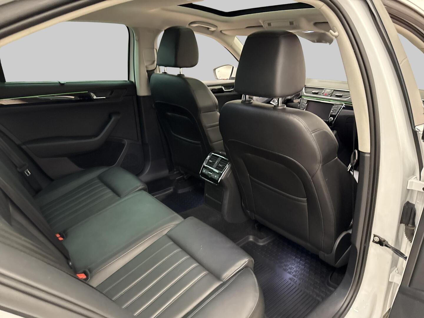 SKODA Superb 2016