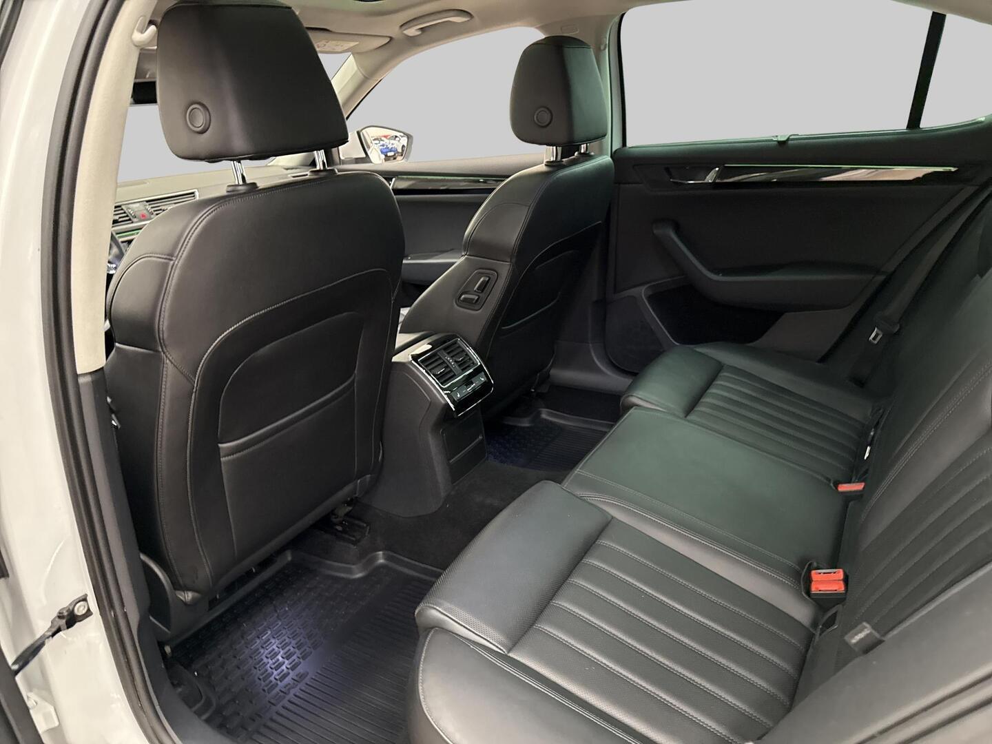SKODA Superb 2016