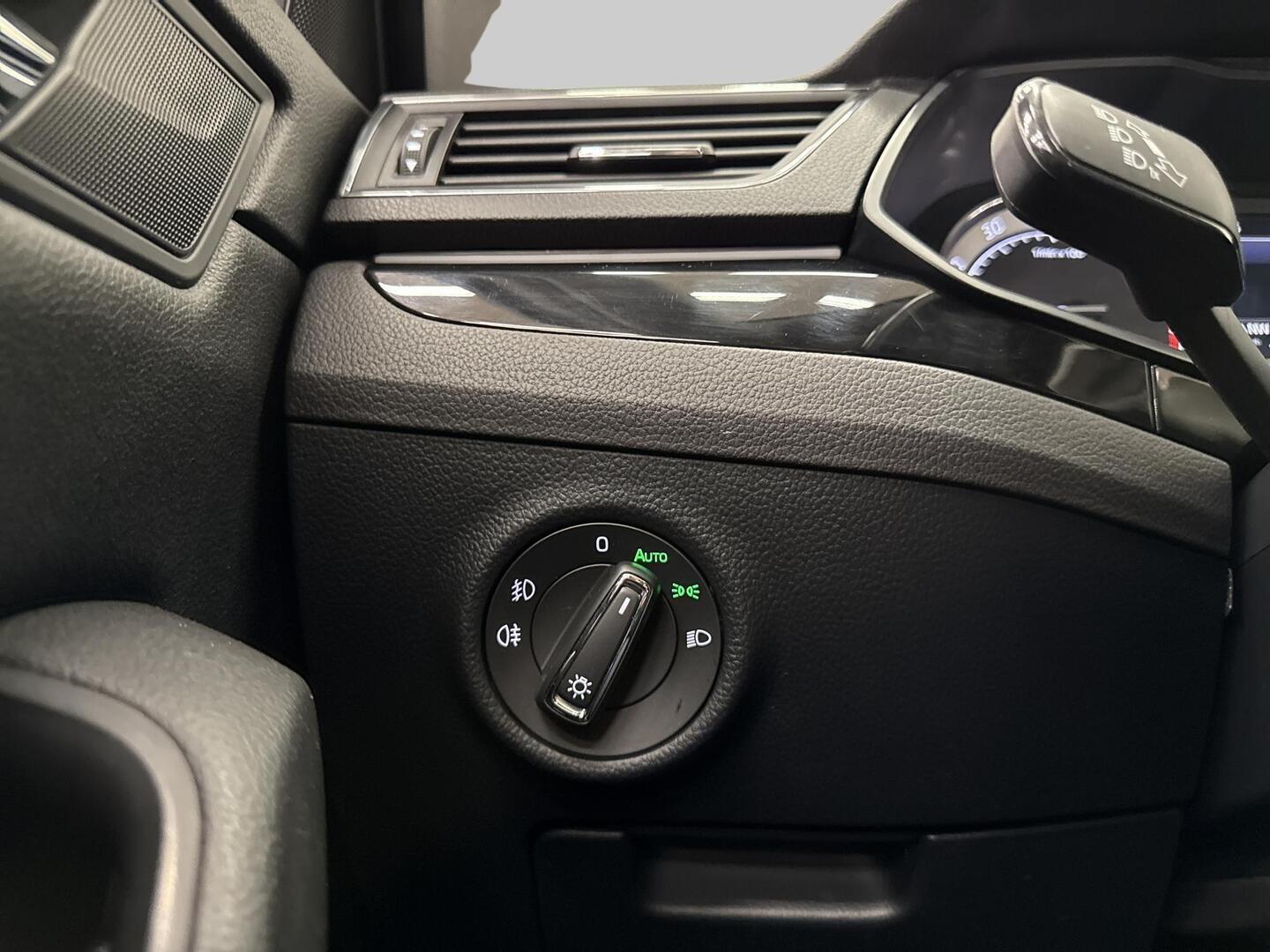 SKODA Superb 2016