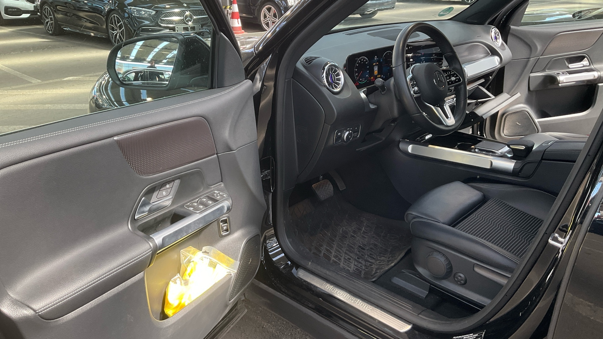 MERCEDES-BENZ EQB 2023