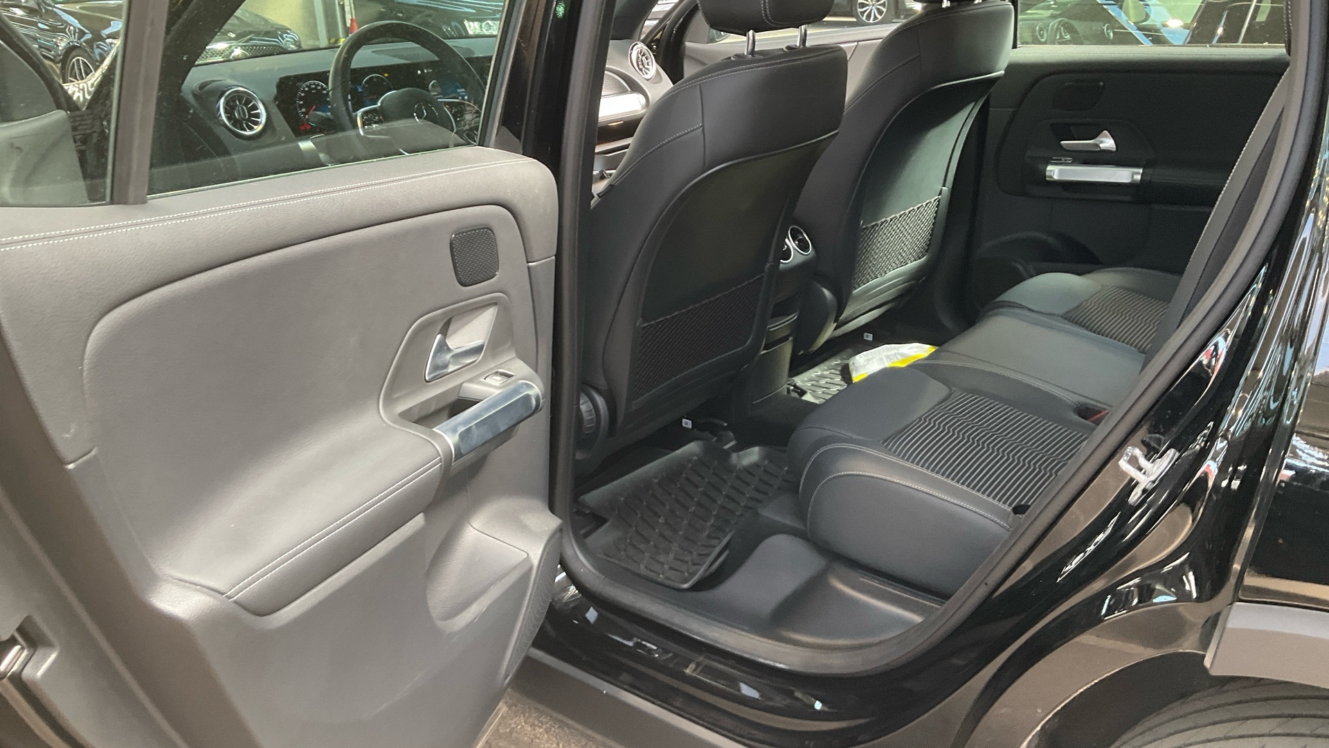 MERCEDES-BENZ EQB 2023