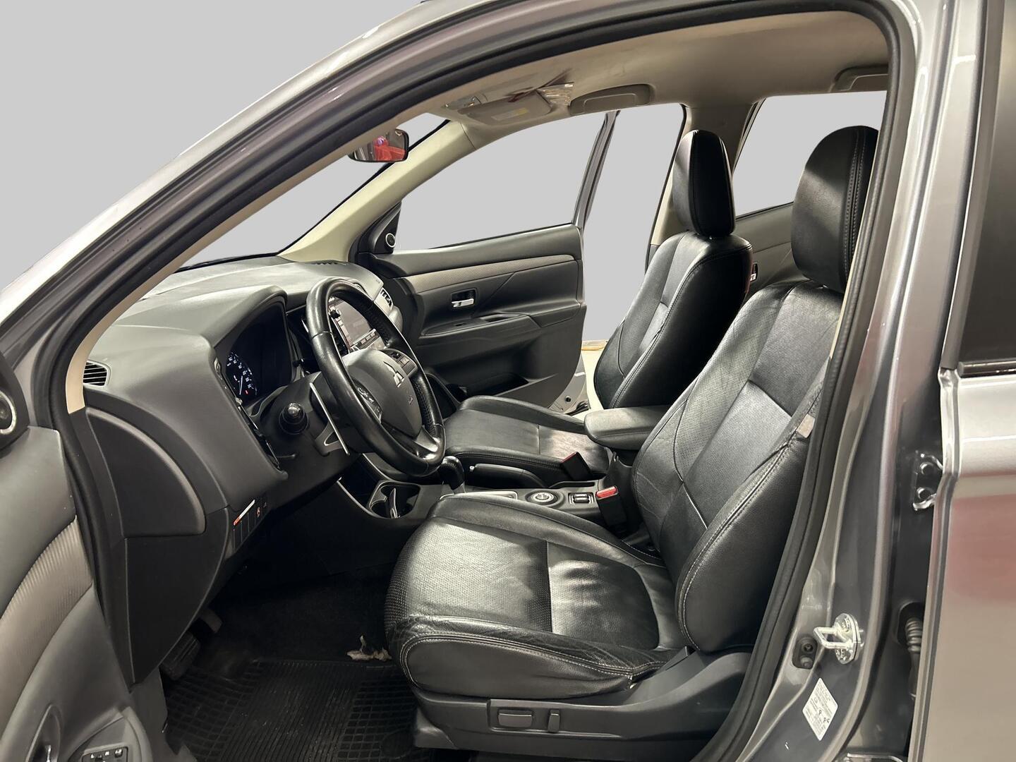 MITSUBISHI Outlander 2012