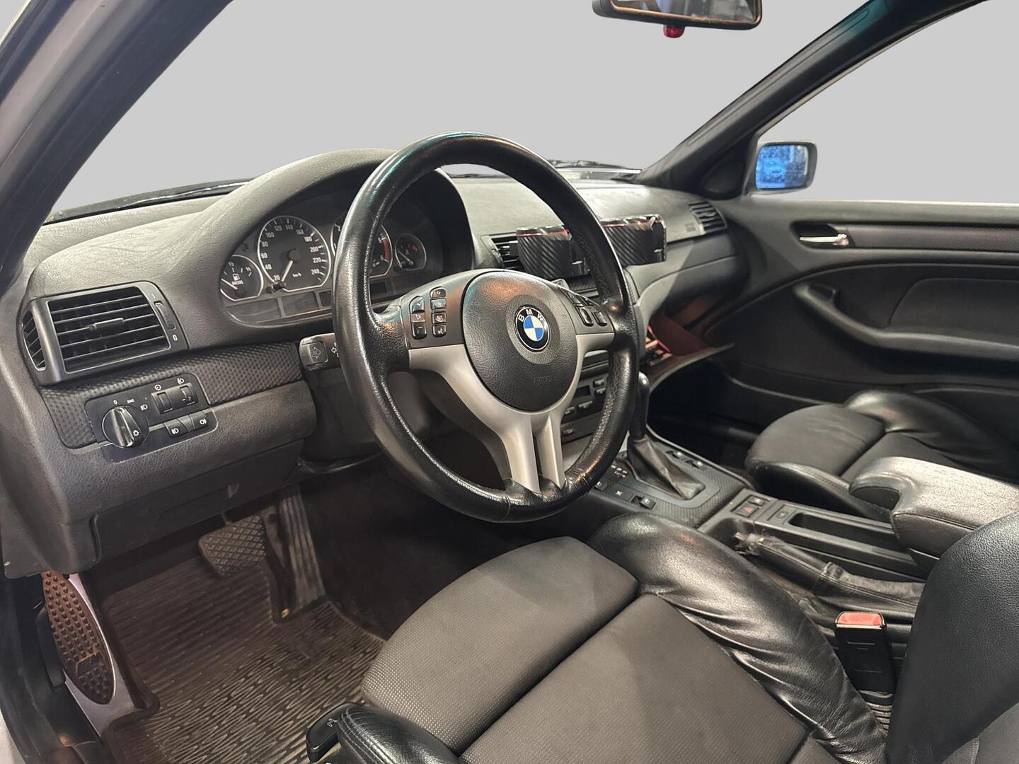 BMW 330 2004