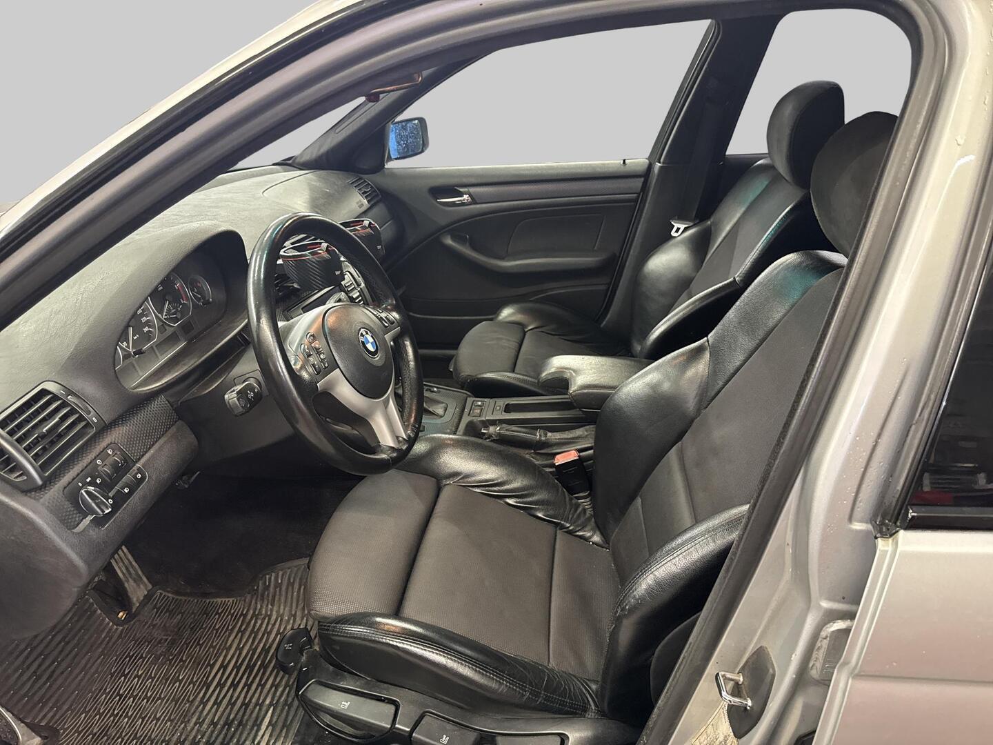 BMW 330 2004