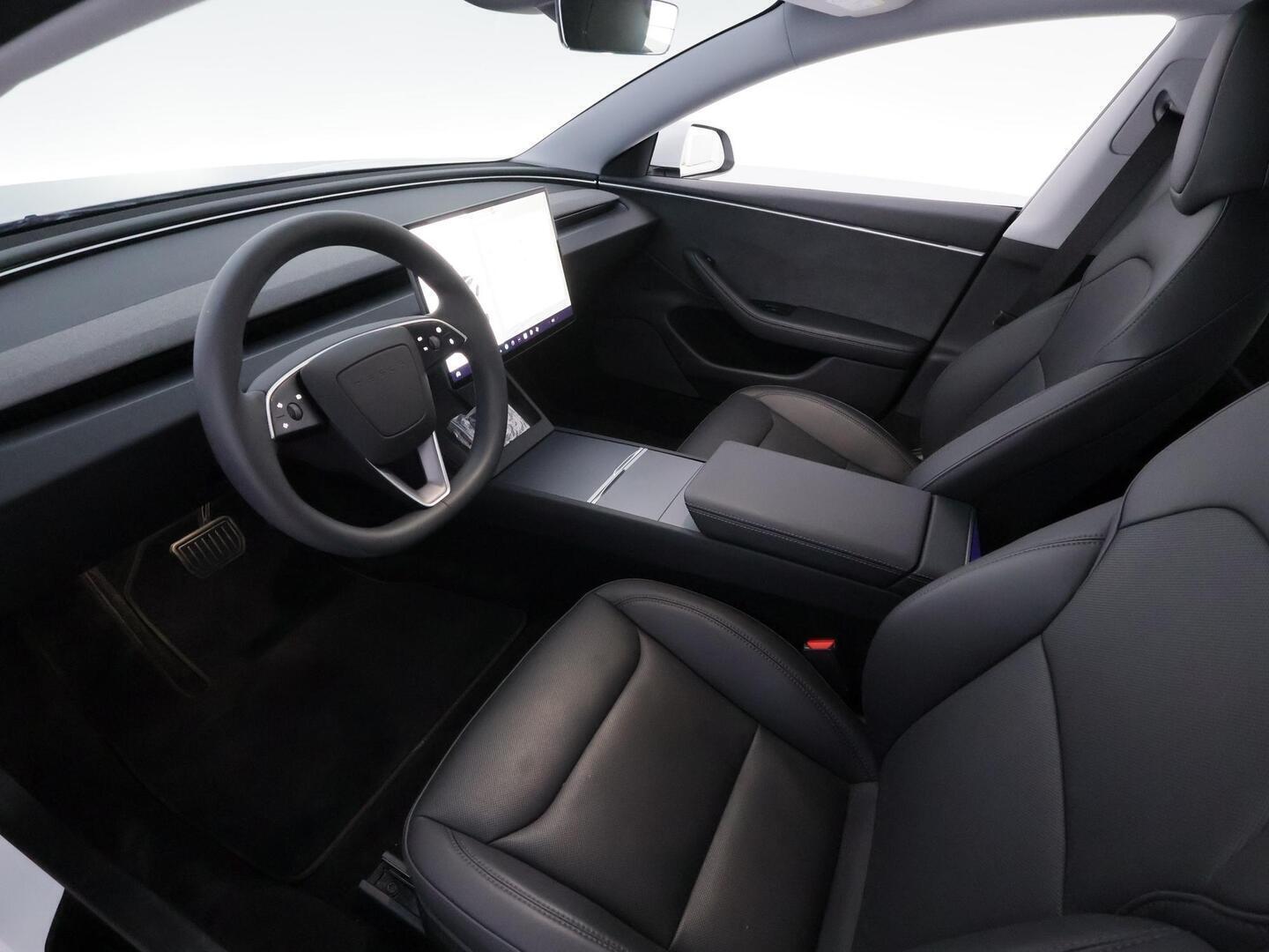 TESLA MODEL 3 2024