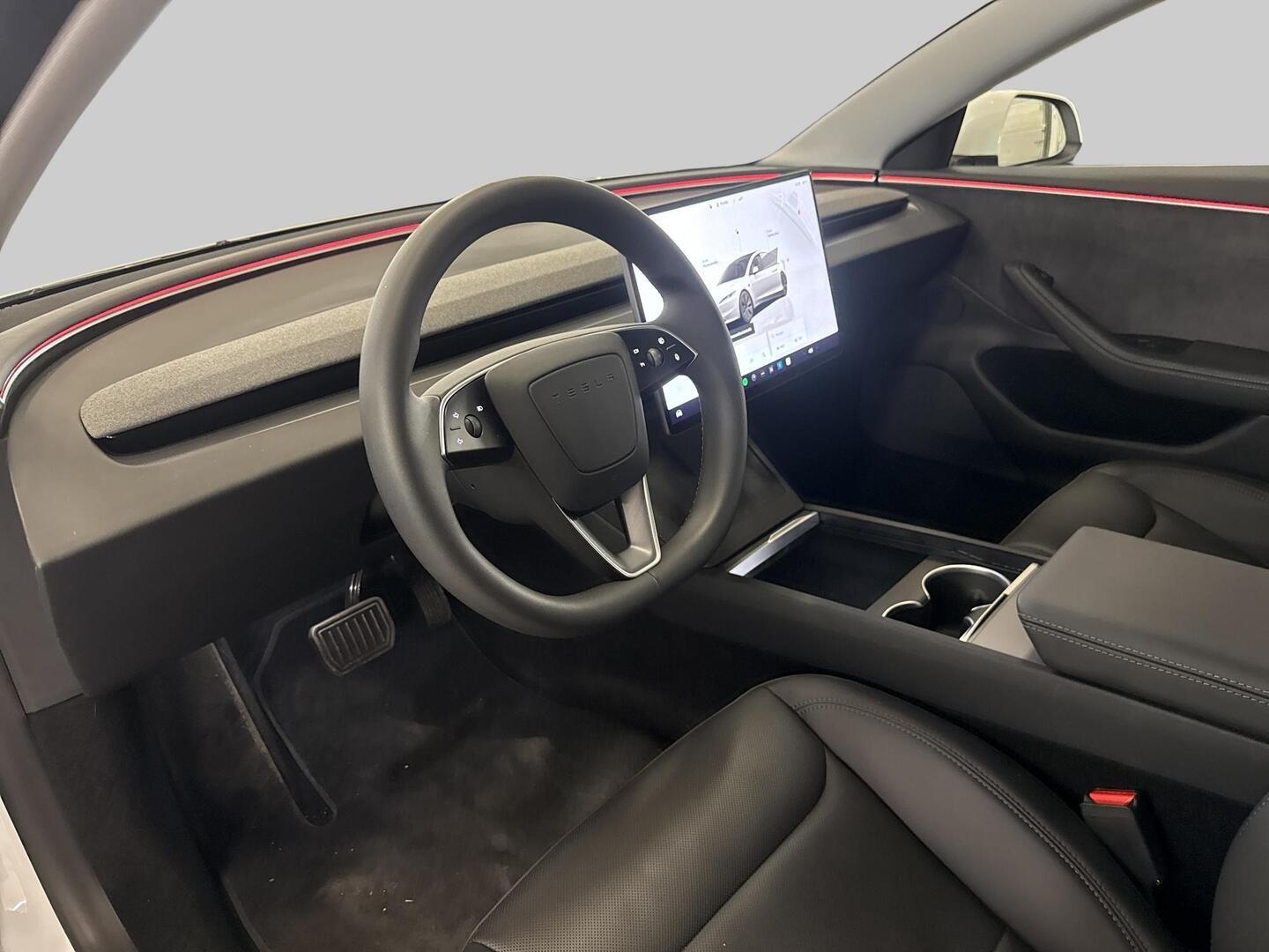 TESLA MODEL 3 2024
