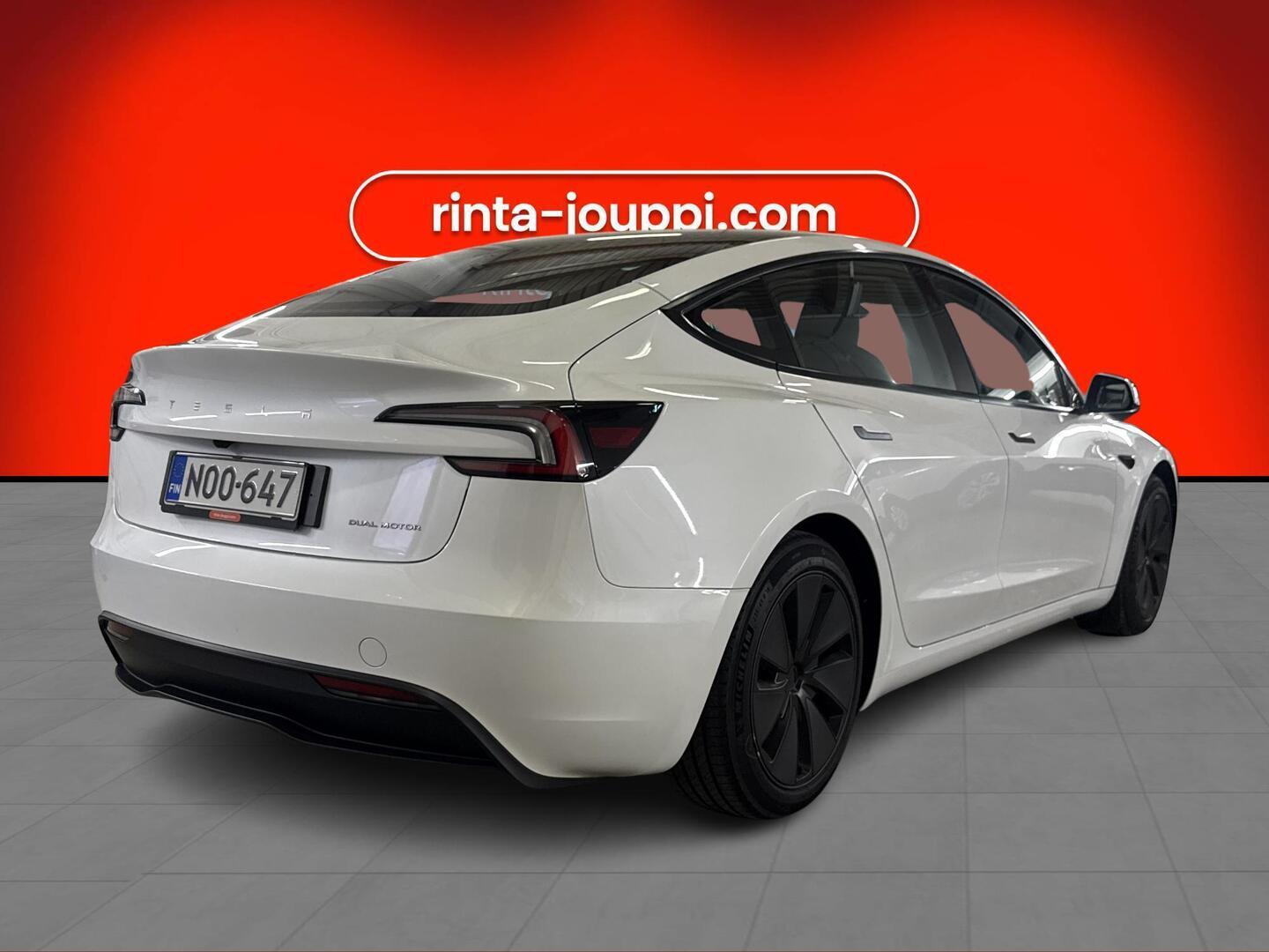 TESLA MODEL 3 2024