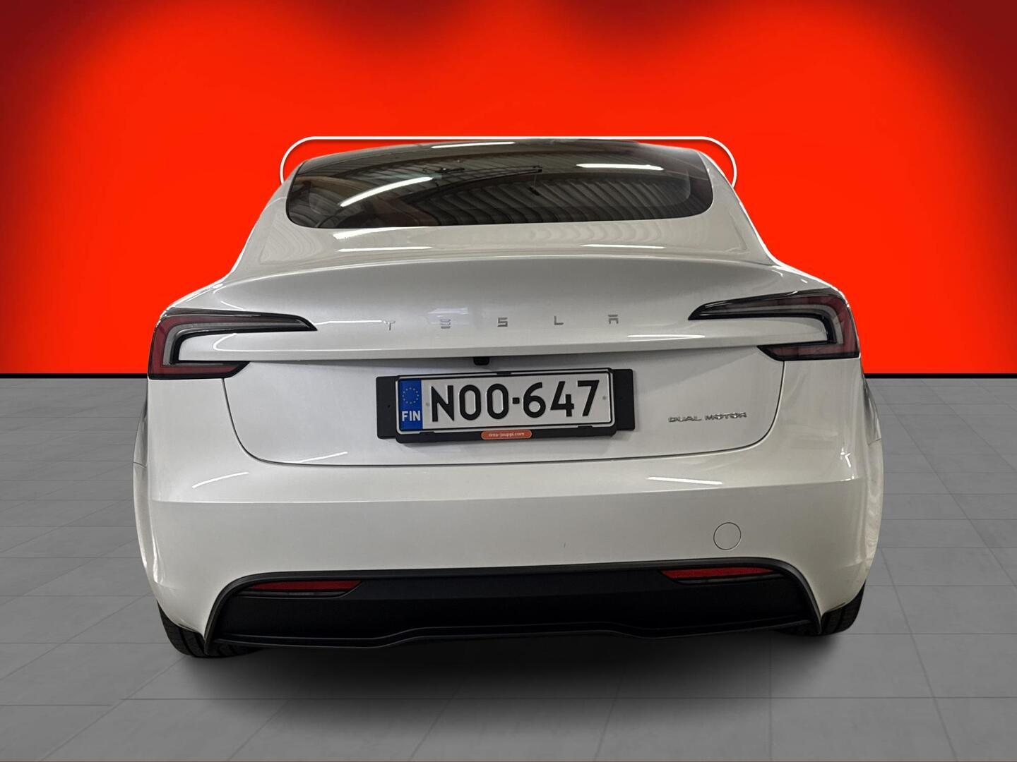 TESLA MODEL 3 2024
