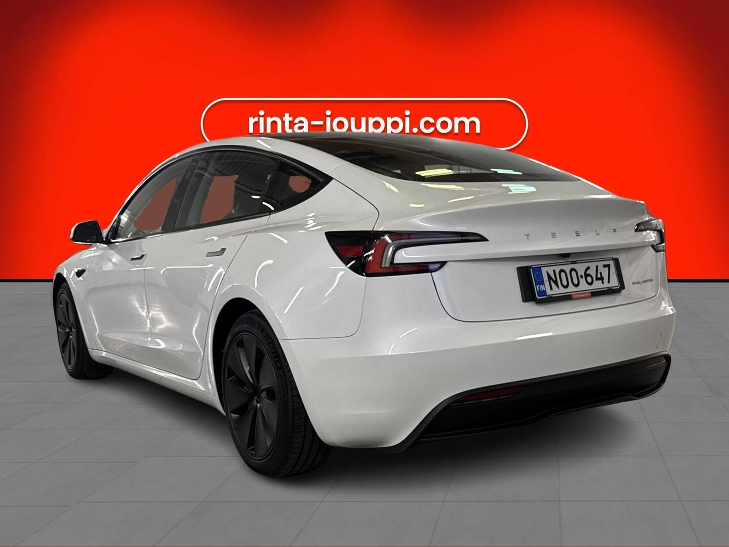TESLA MODEL 3 2024