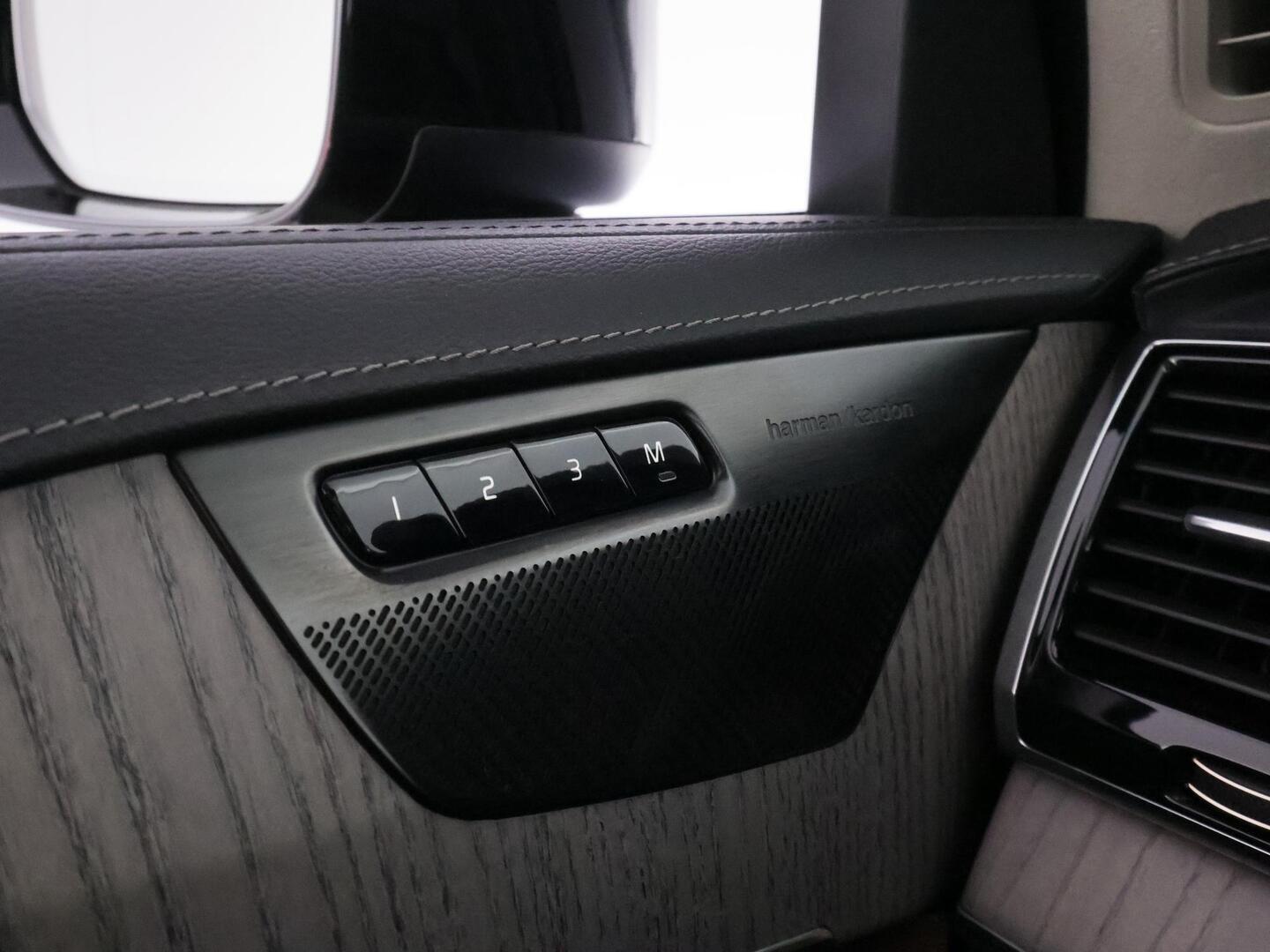 VOLVO XC90 2023