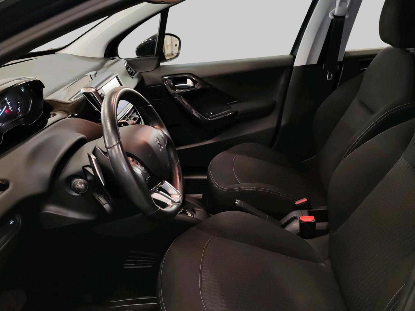 PEUGEOT 208 2018