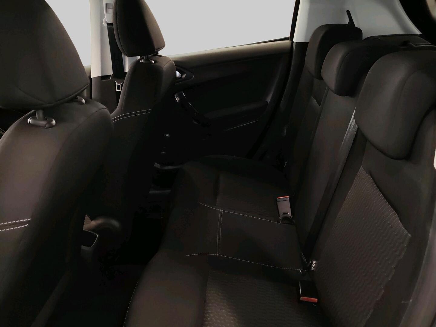 PEUGEOT 208 2018