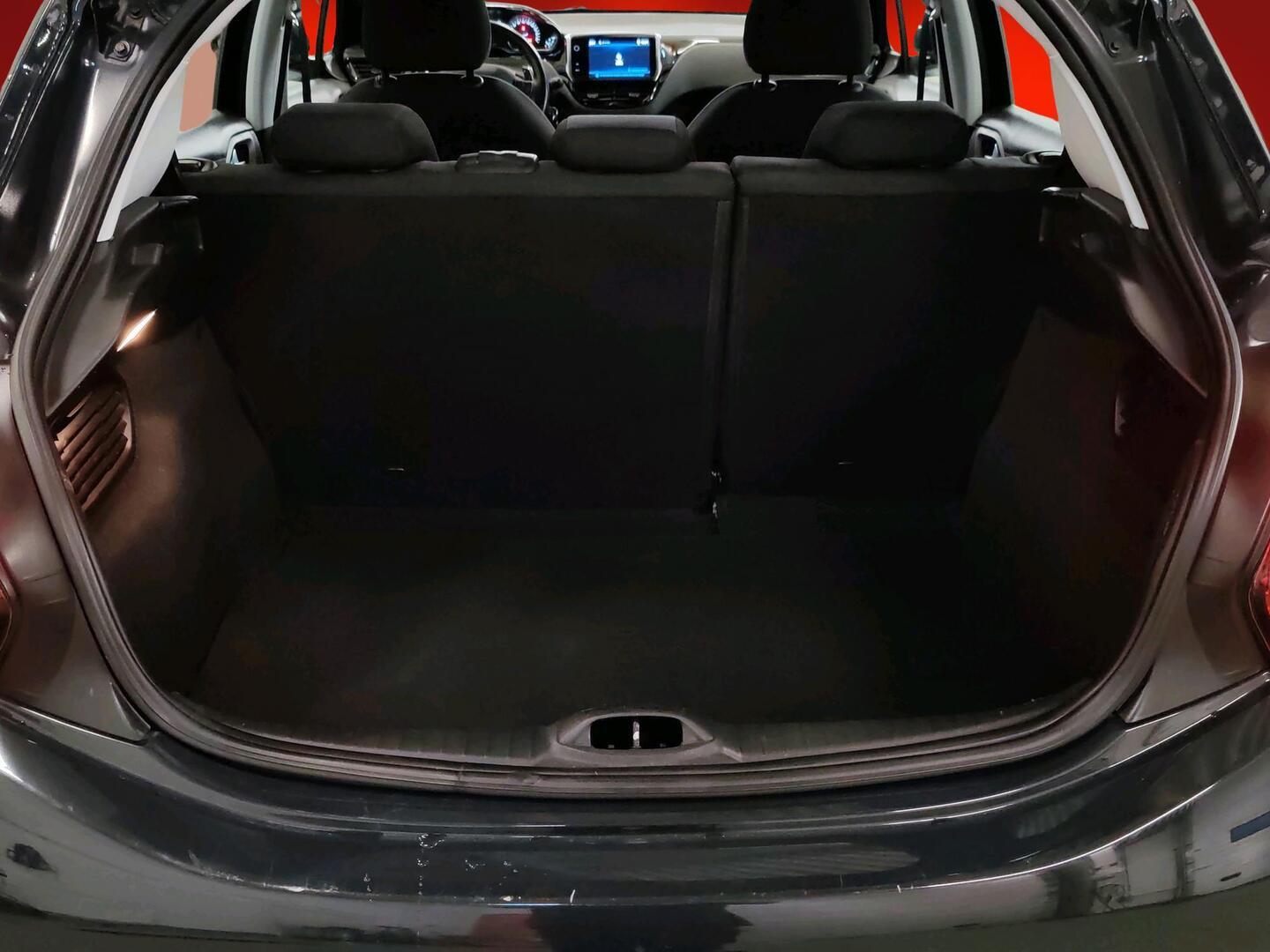 PEUGEOT 208 2018
