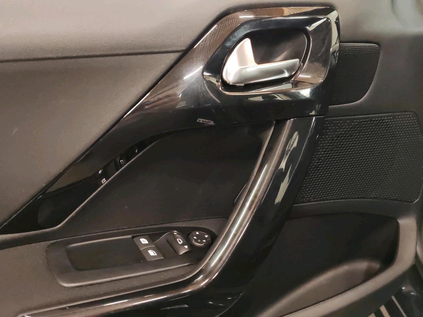 PEUGEOT 208 2018