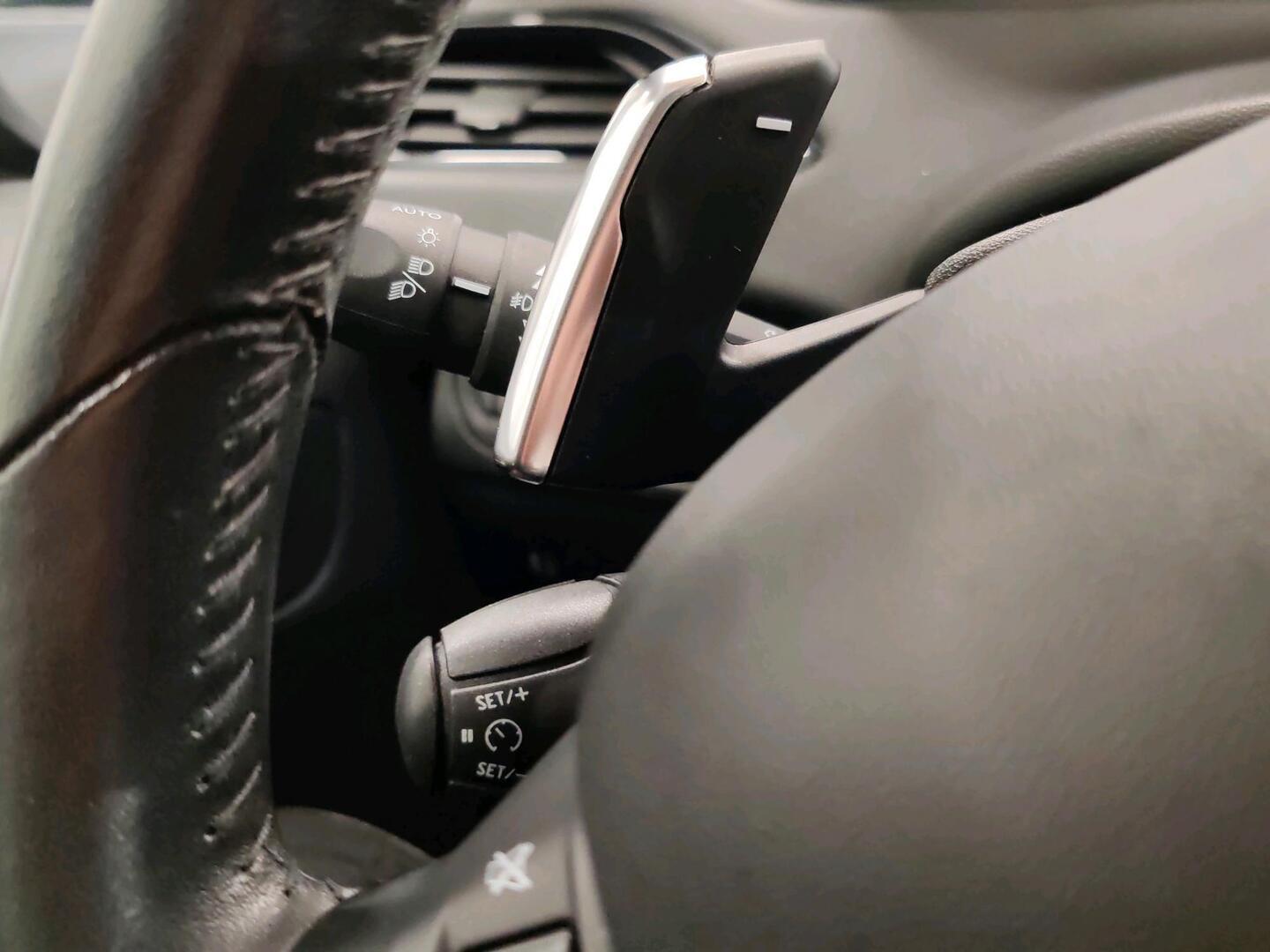 PEUGEOT 208 2018