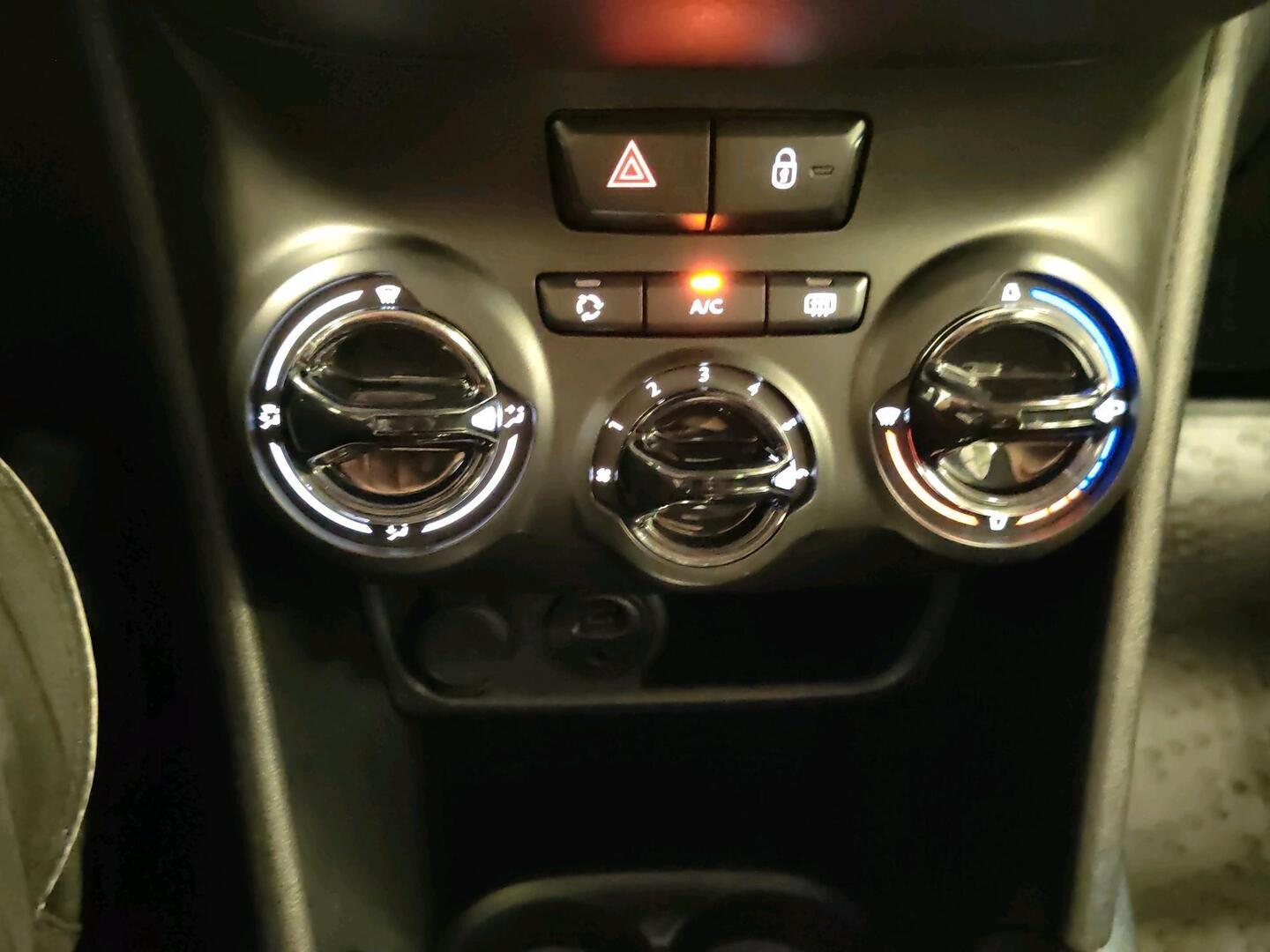 PEUGEOT 208 2018