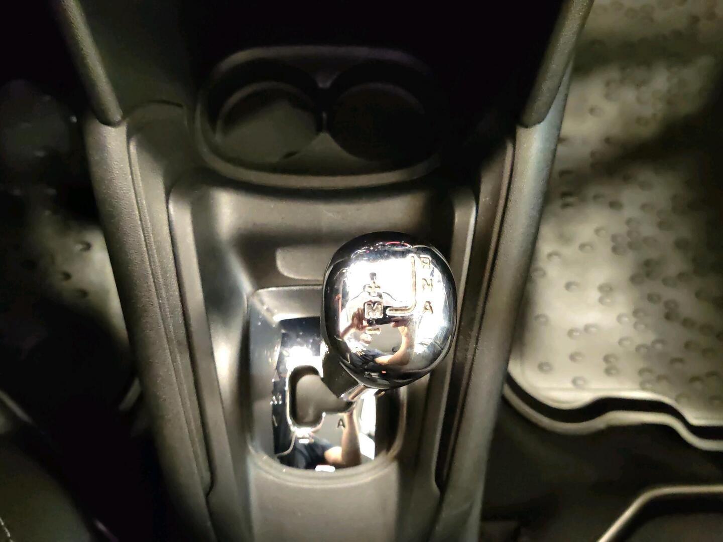 PEUGEOT 208 2018