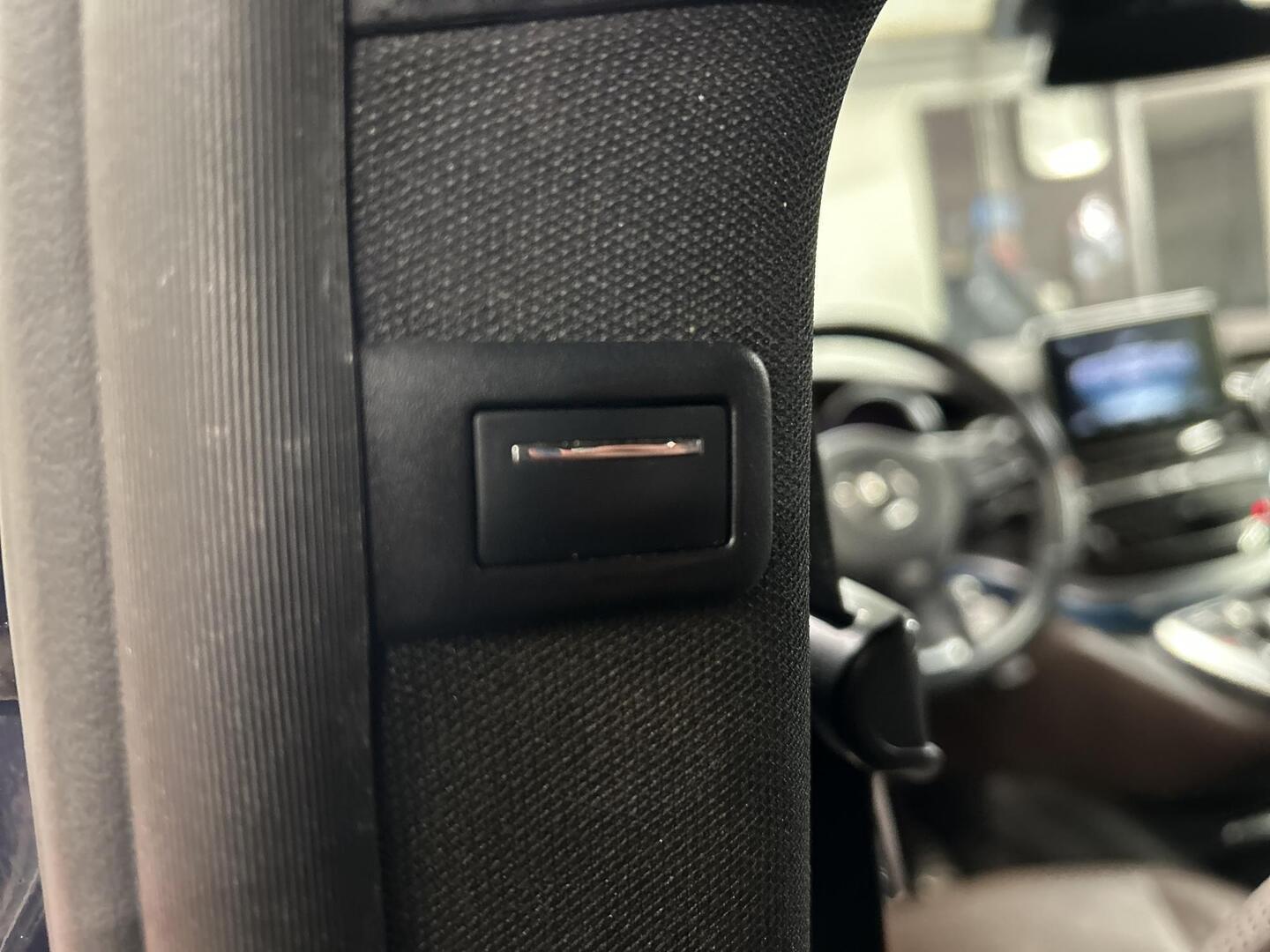 MERCEDES-BENZ V 2015