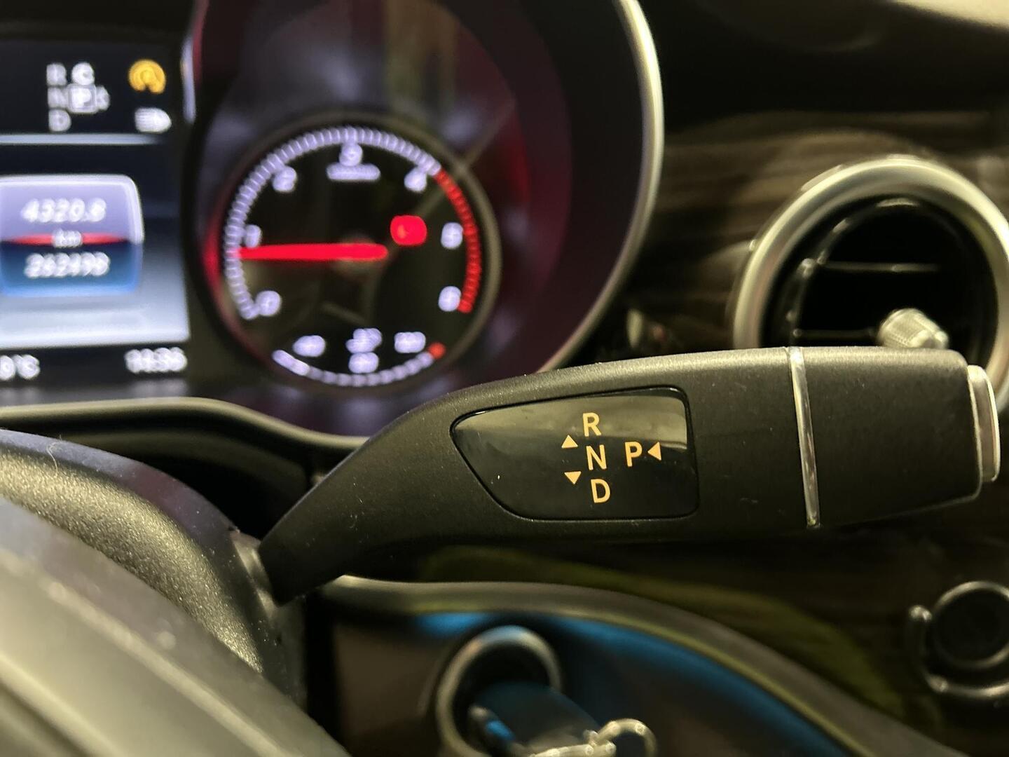 MERCEDES-BENZ V 2015