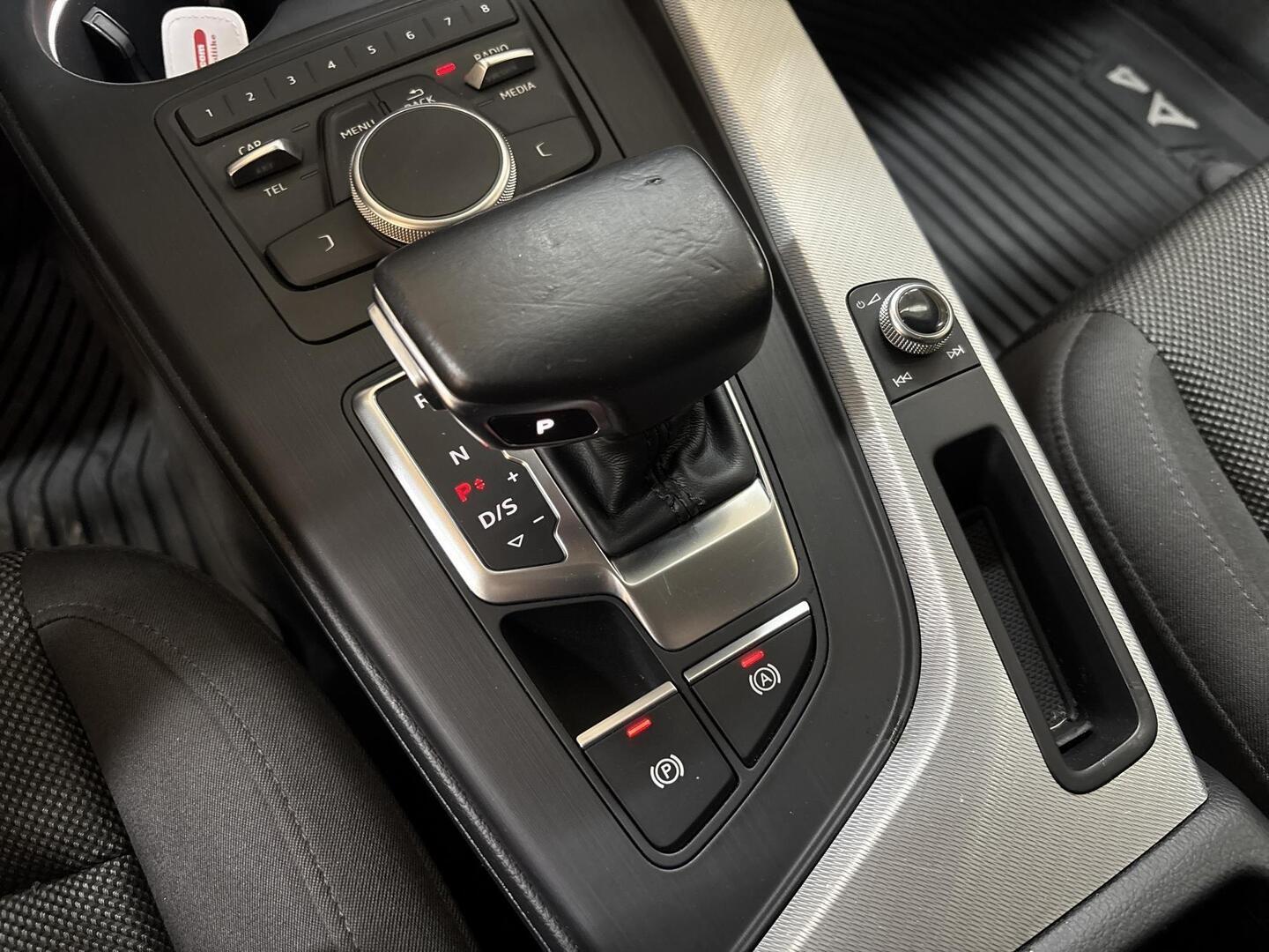 AUDI A4 2017