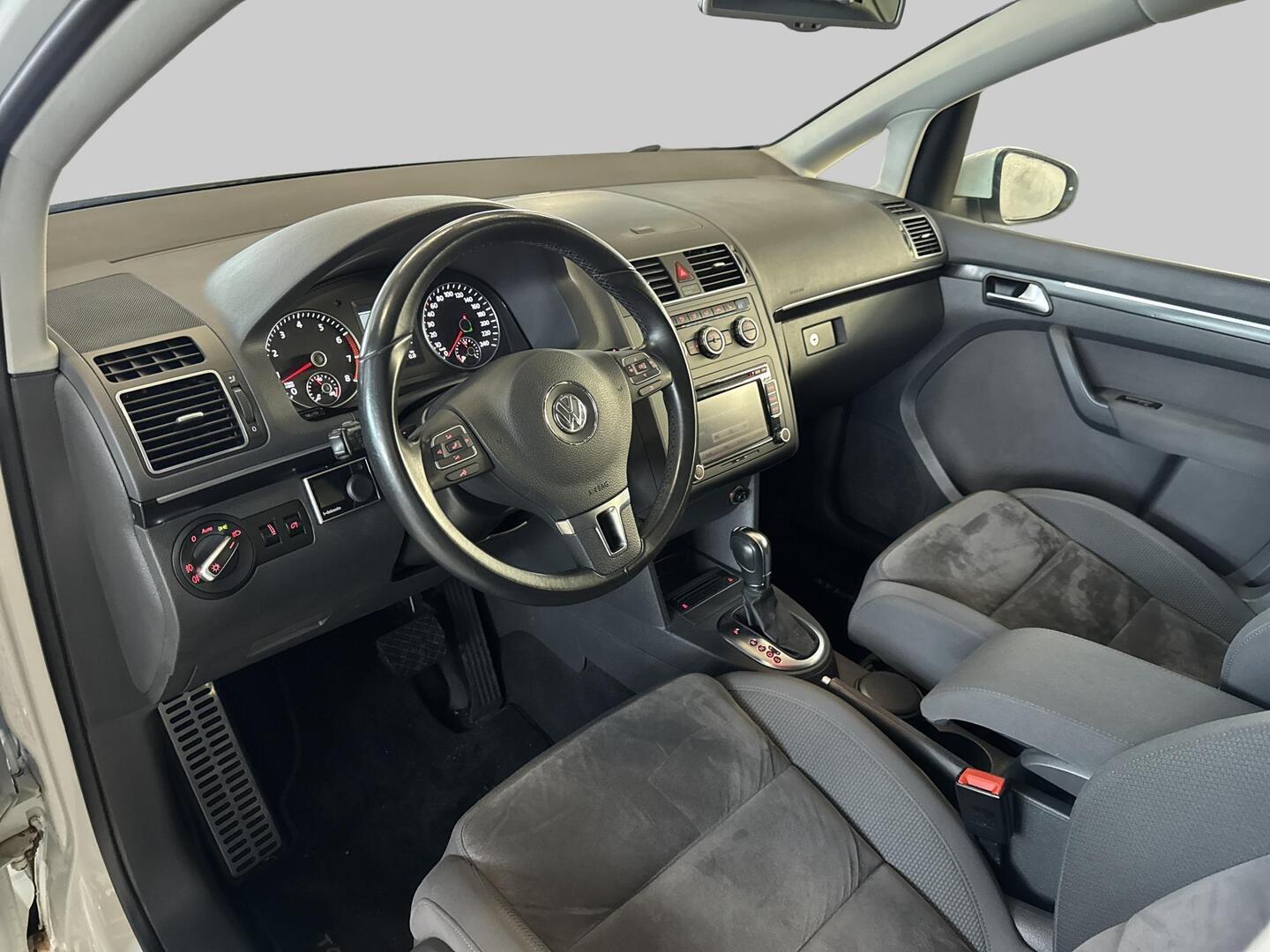 VOLKSWAGEN TOURAN 2015