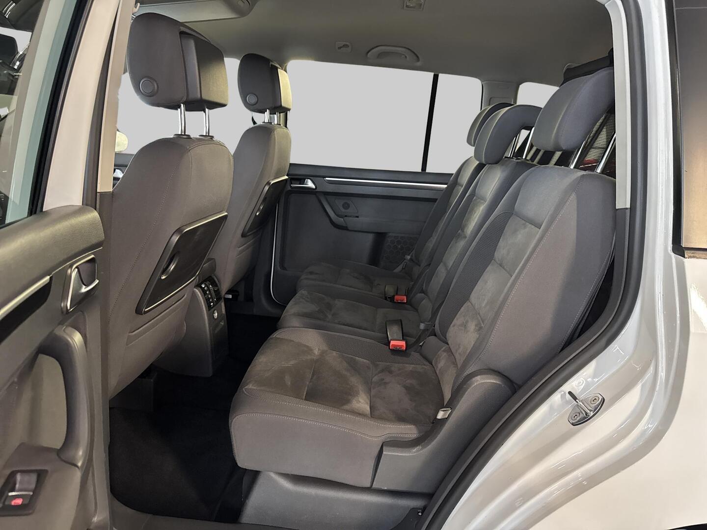 VOLKSWAGEN TOURAN 2015