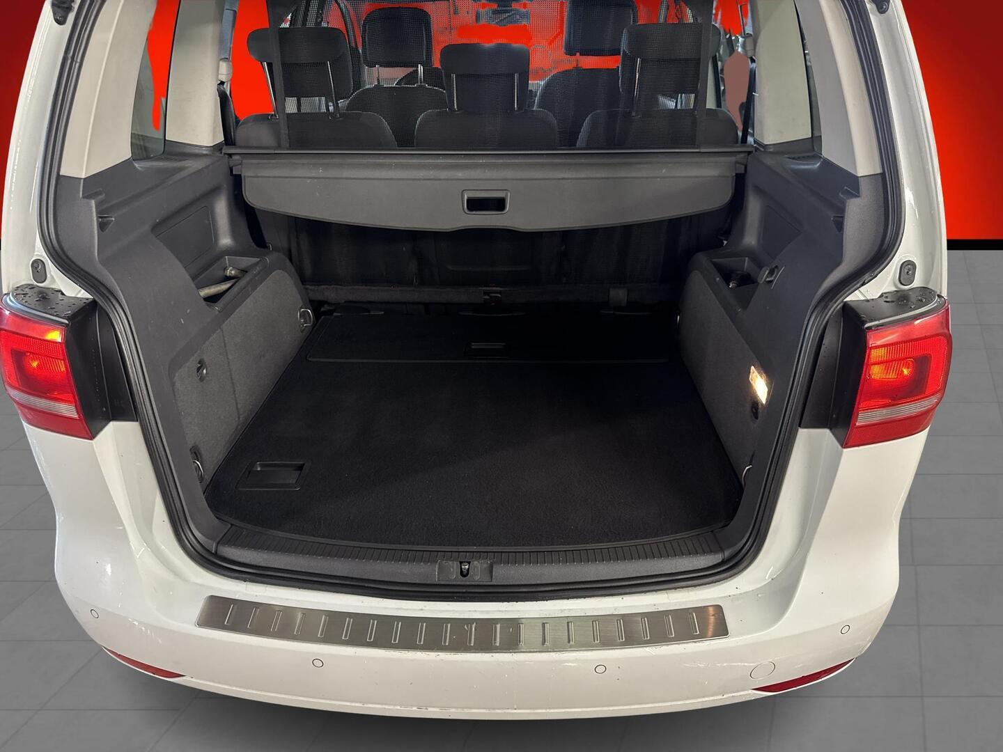 VOLKSWAGEN TOURAN 2015