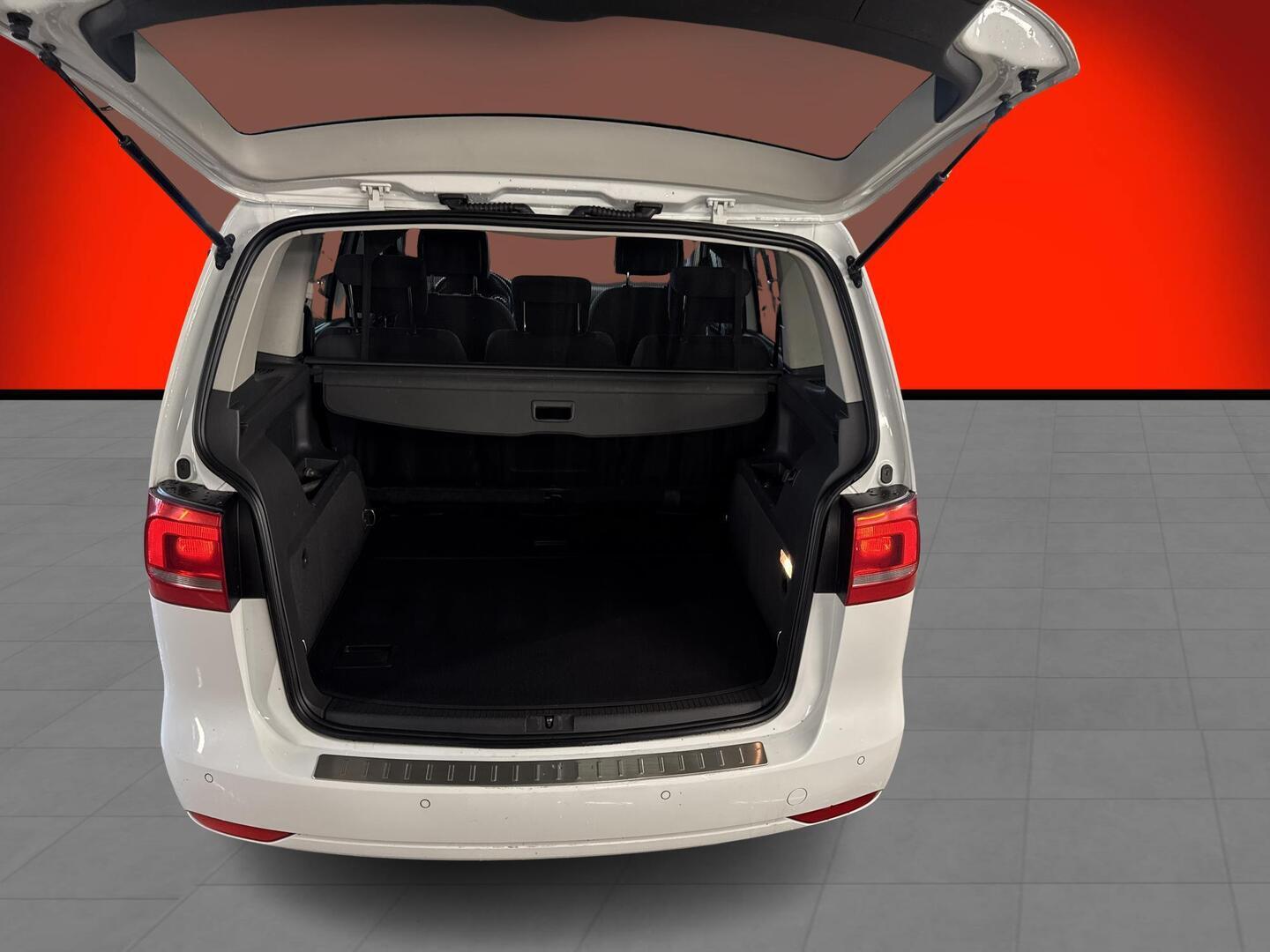 VOLKSWAGEN TOURAN 2015