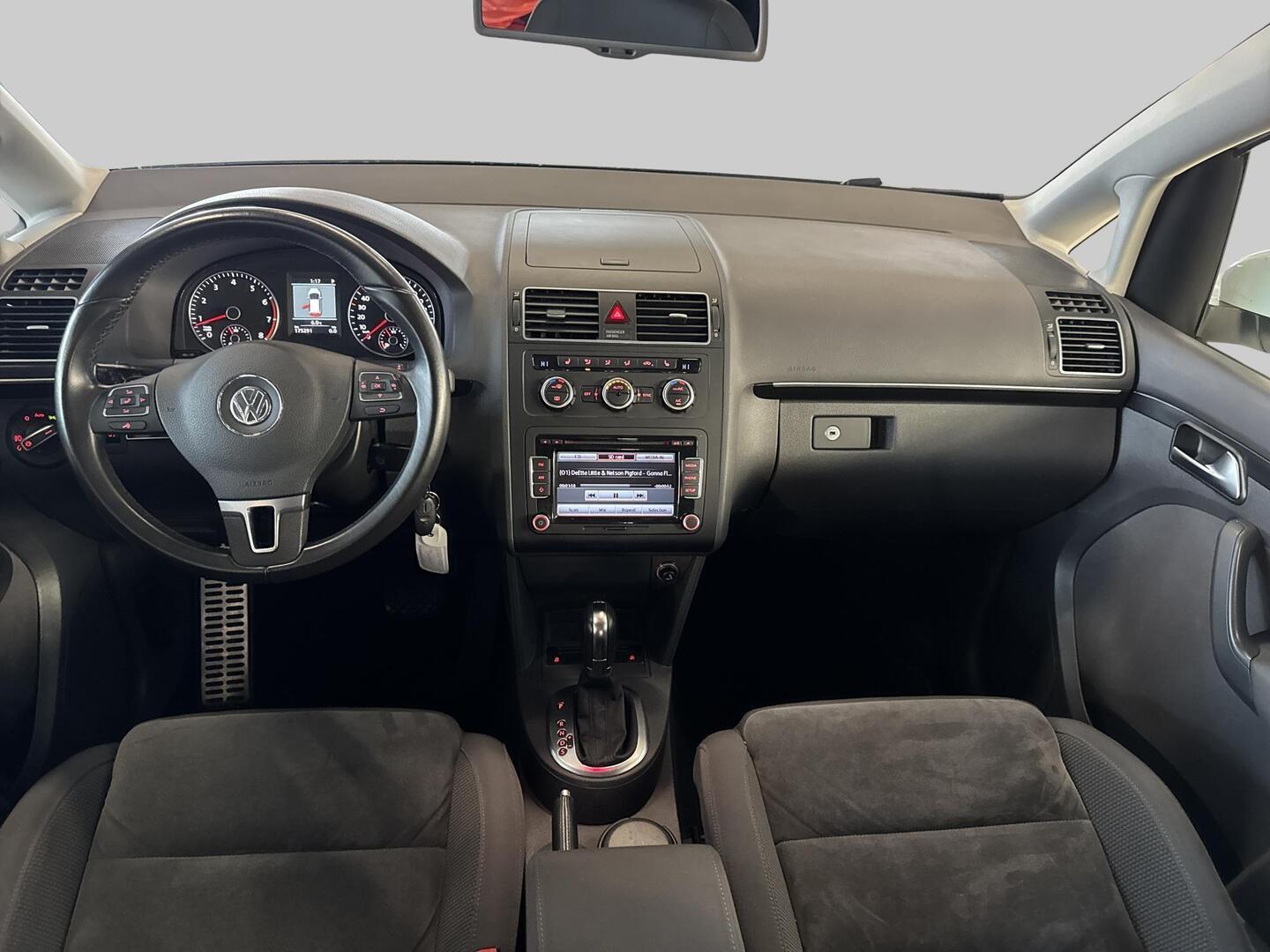 VOLKSWAGEN TOURAN 2015