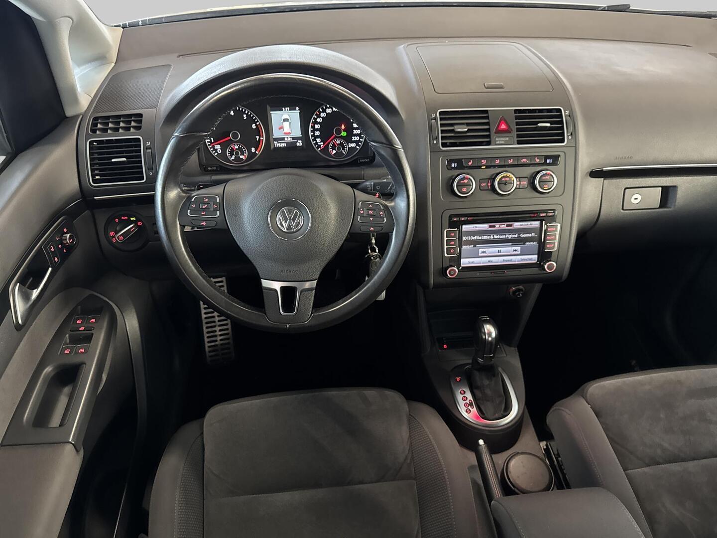 VOLKSWAGEN TOURAN 2015