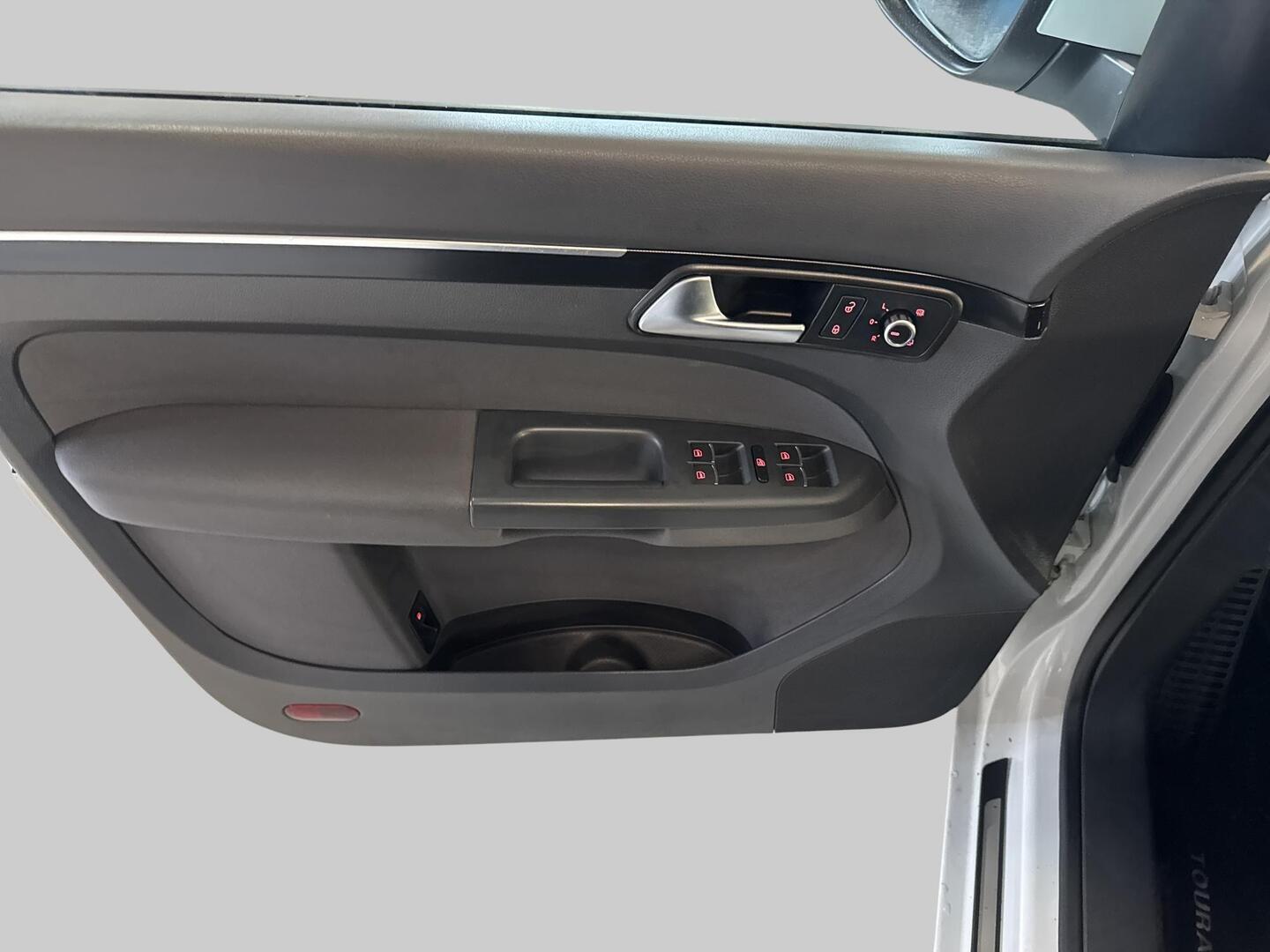 VOLKSWAGEN TOURAN 2015