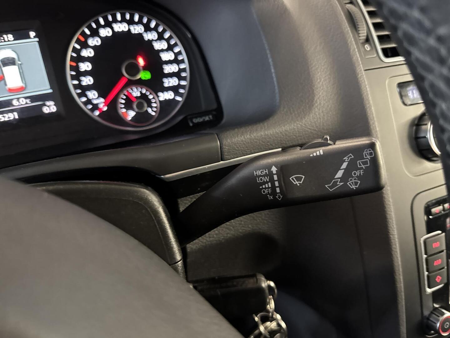 VOLKSWAGEN TOURAN 2015