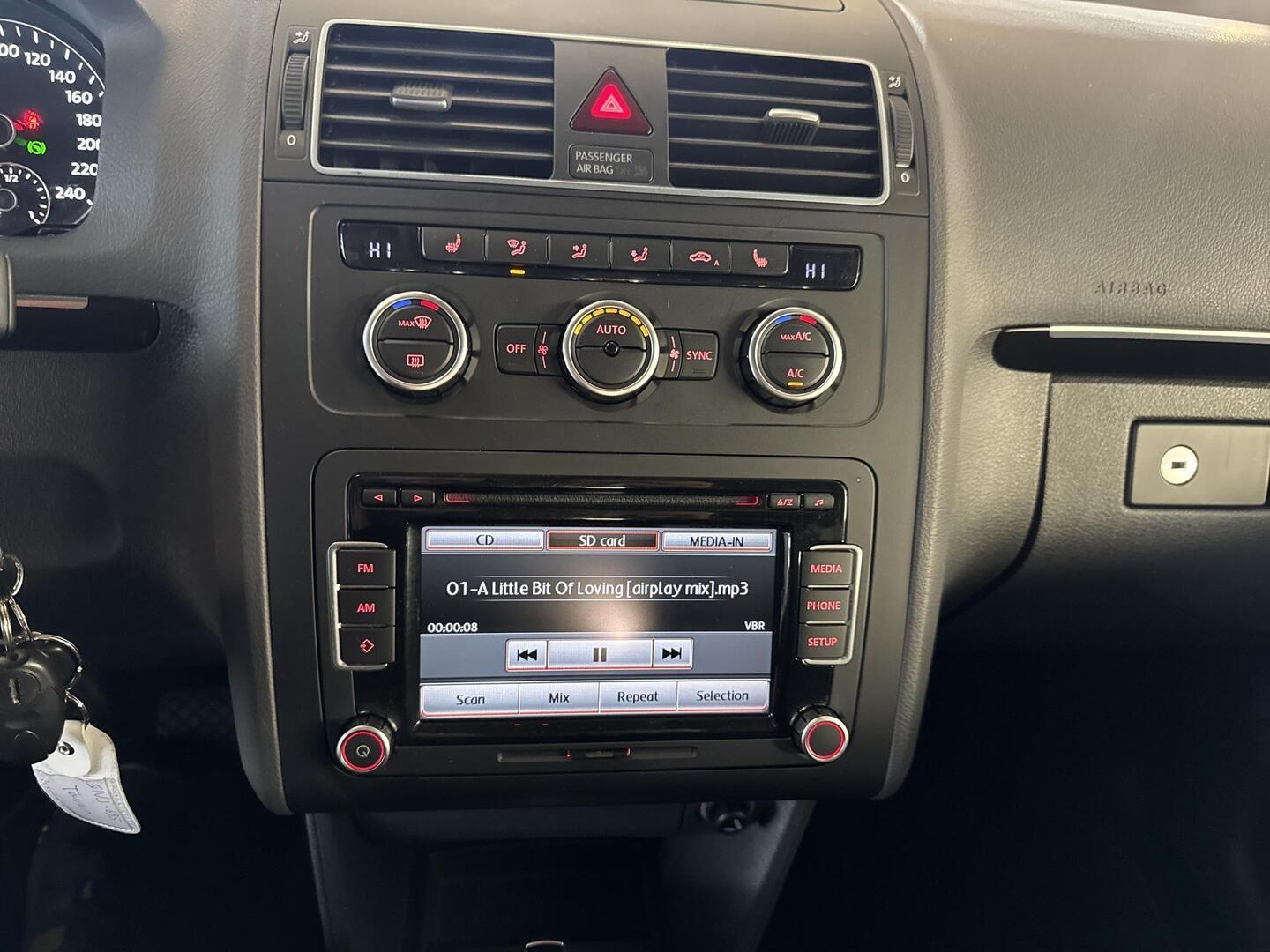 VOLKSWAGEN TOURAN 2015