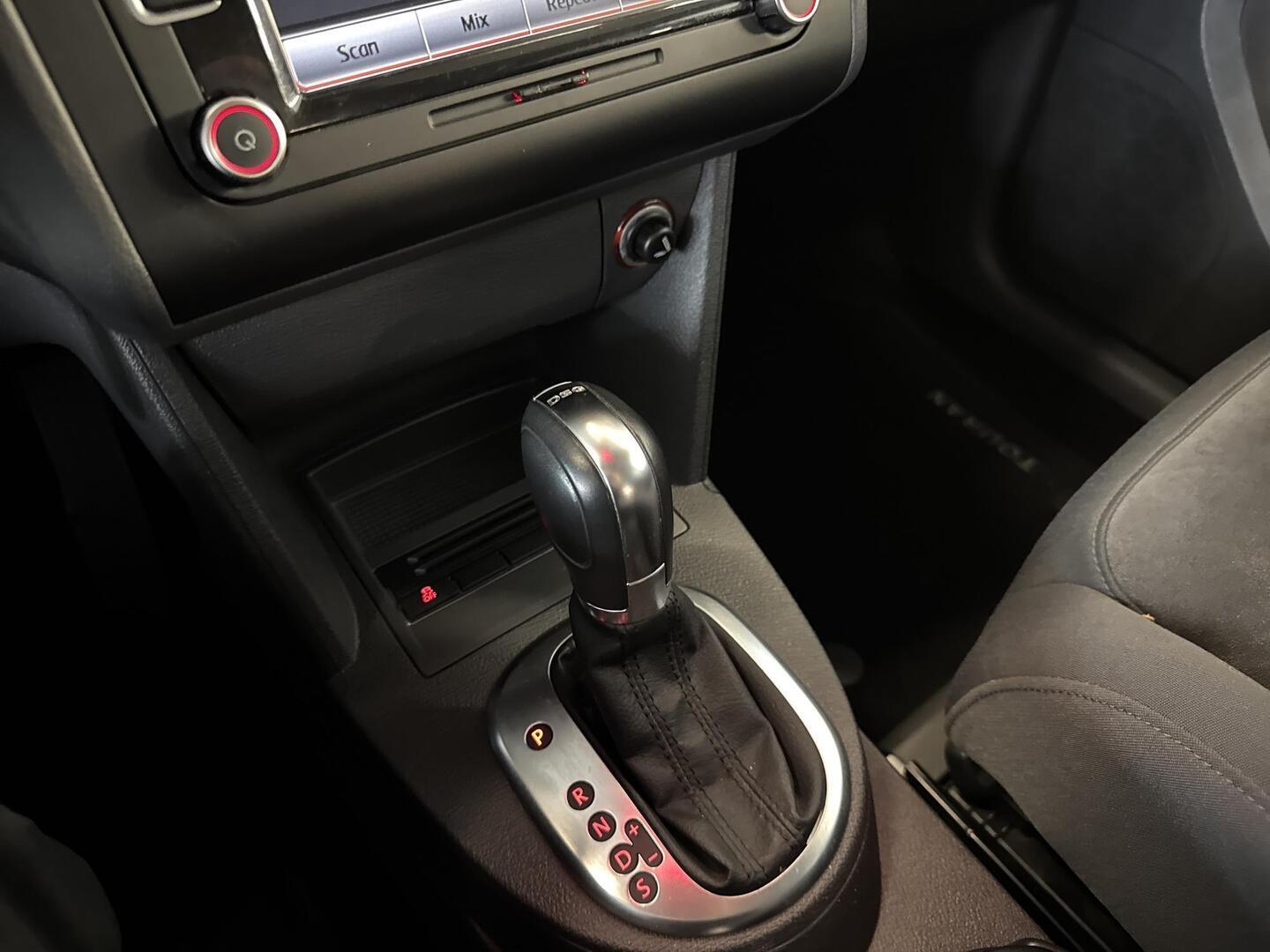 VOLKSWAGEN TOURAN 2015