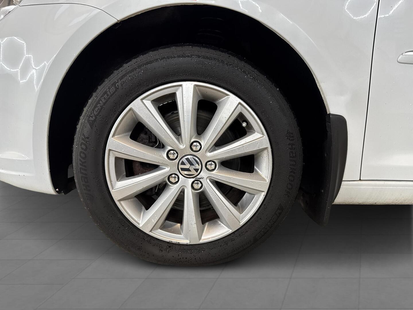 VOLKSWAGEN TOURAN 2015