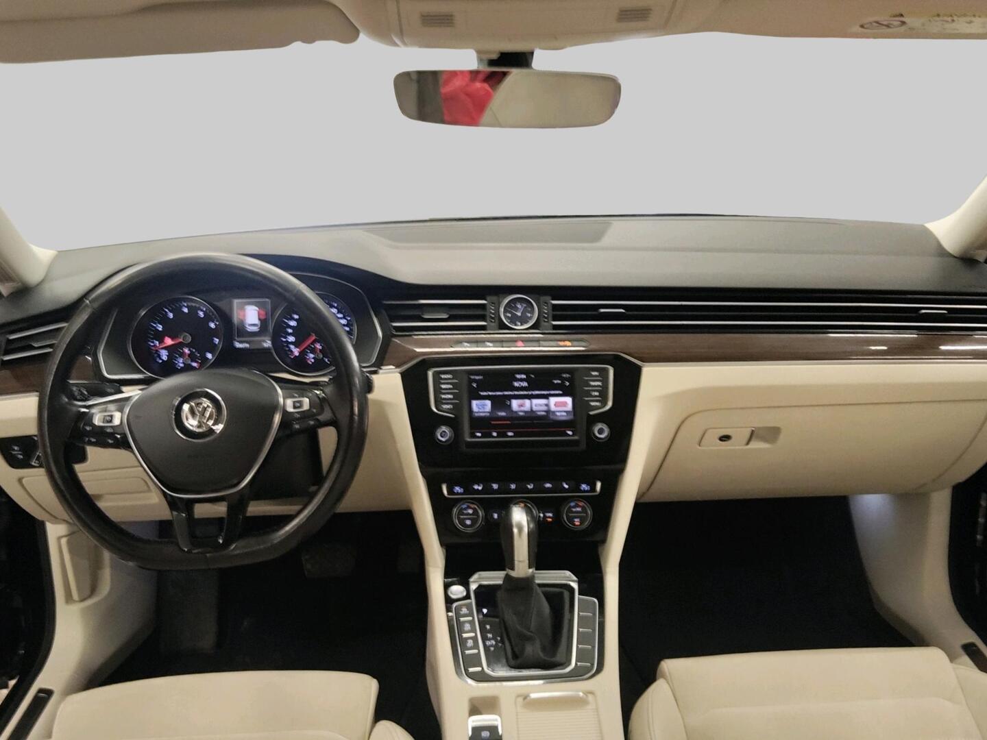 VOLKSWAGEN Passat 2016