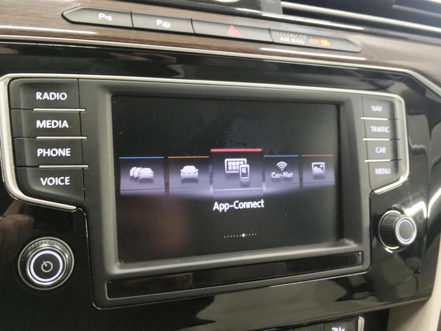 VOLKSWAGEN Passat 2016