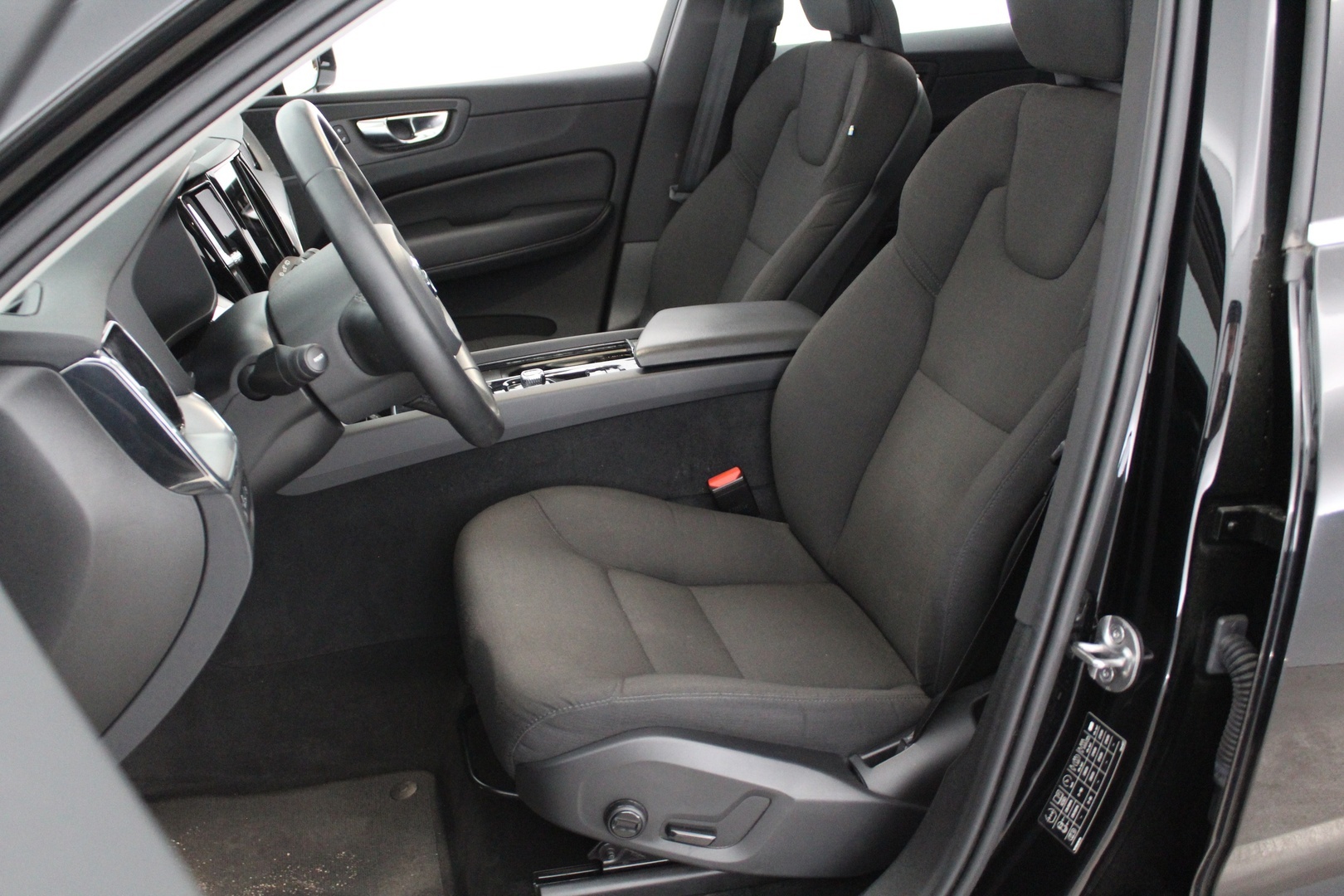 VOLVO XC60 2022