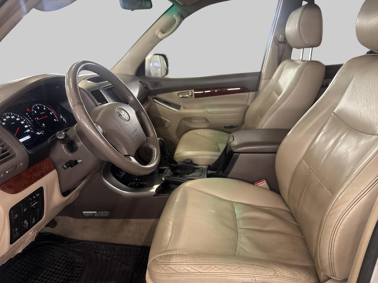 TOYOTA Land Cruiser 2004