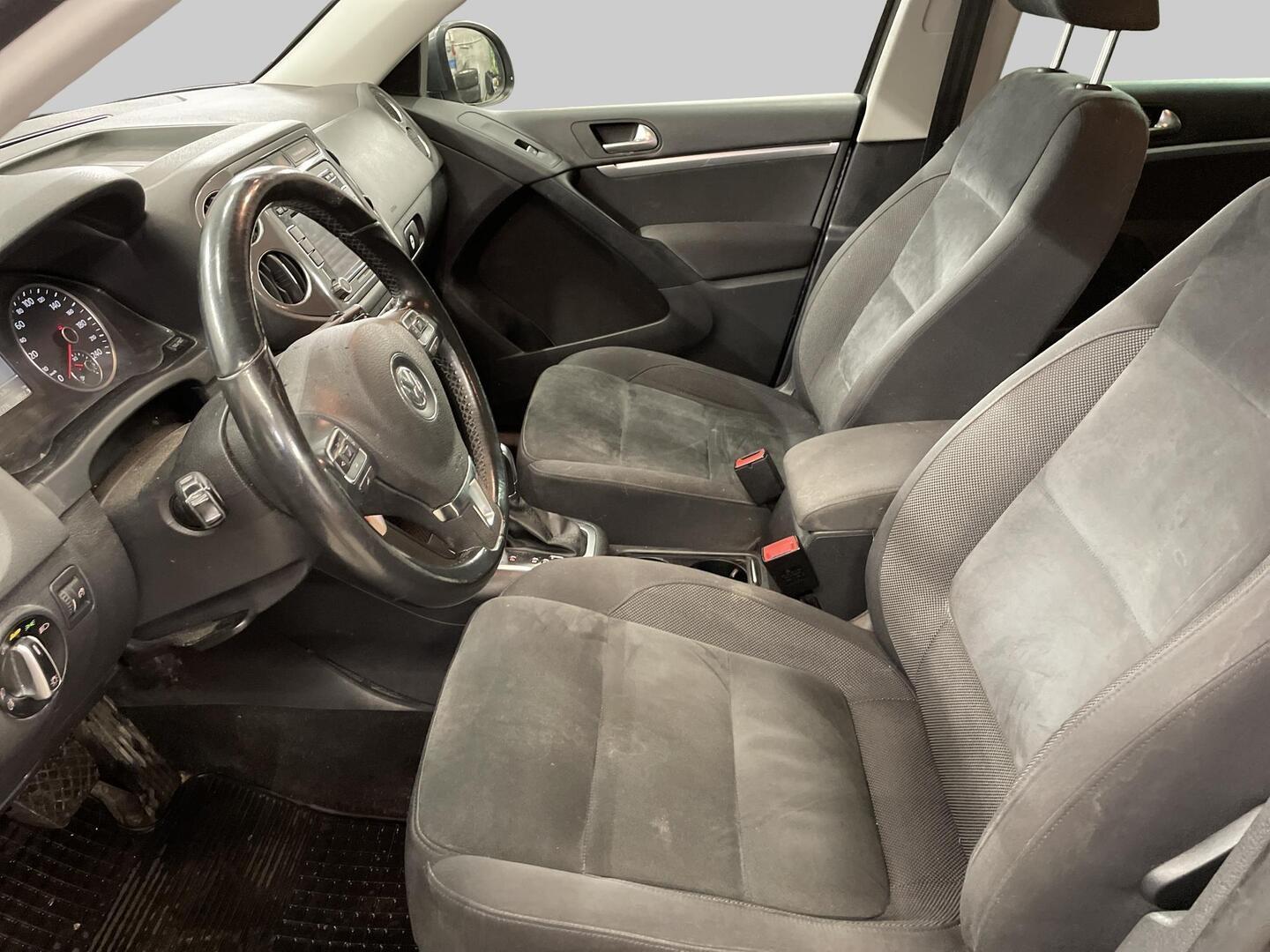 VOLKSWAGEN Tiguan 2012